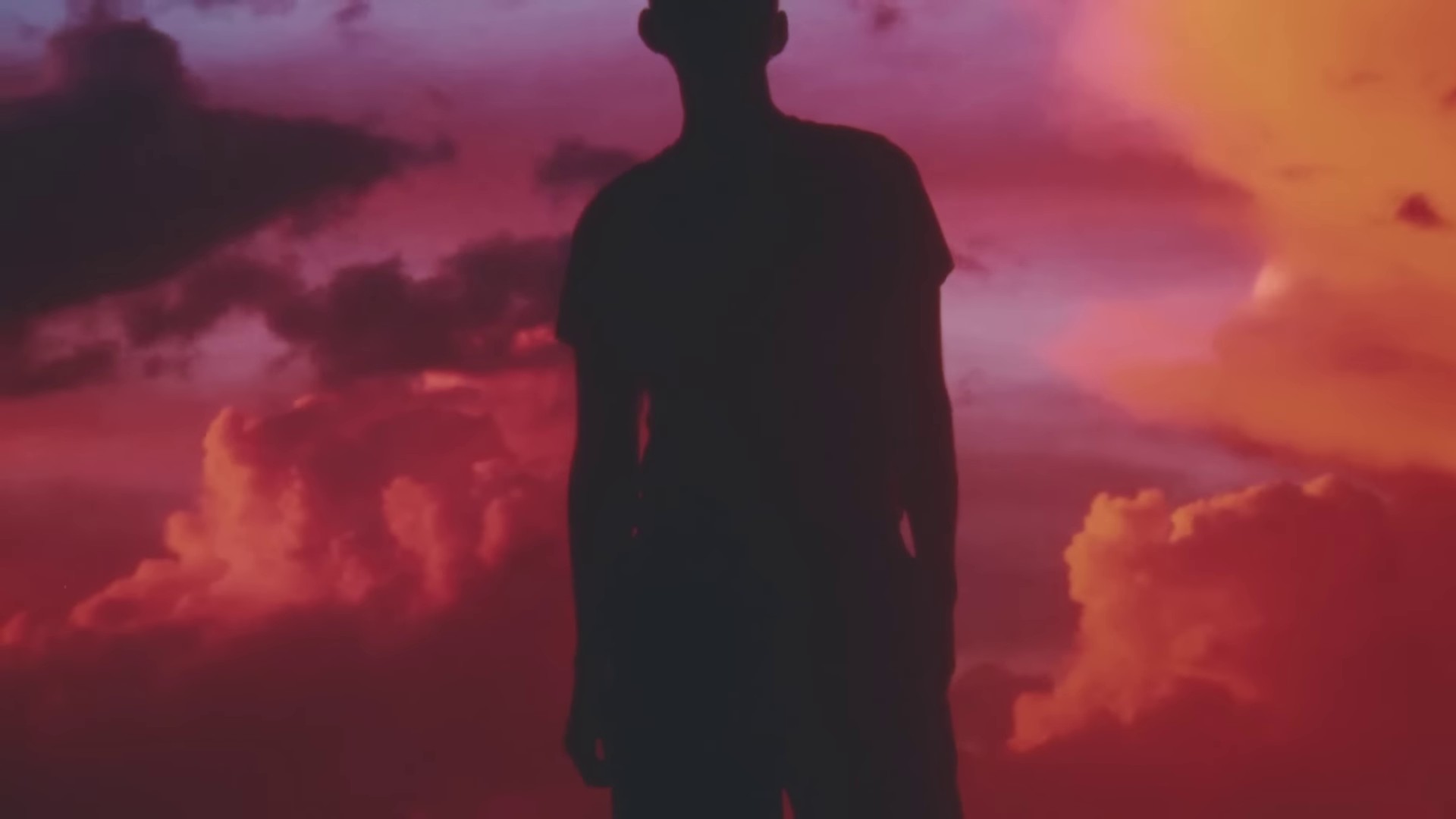 GMT (Jamie xx Remix) (2022) —  shot,  lighting