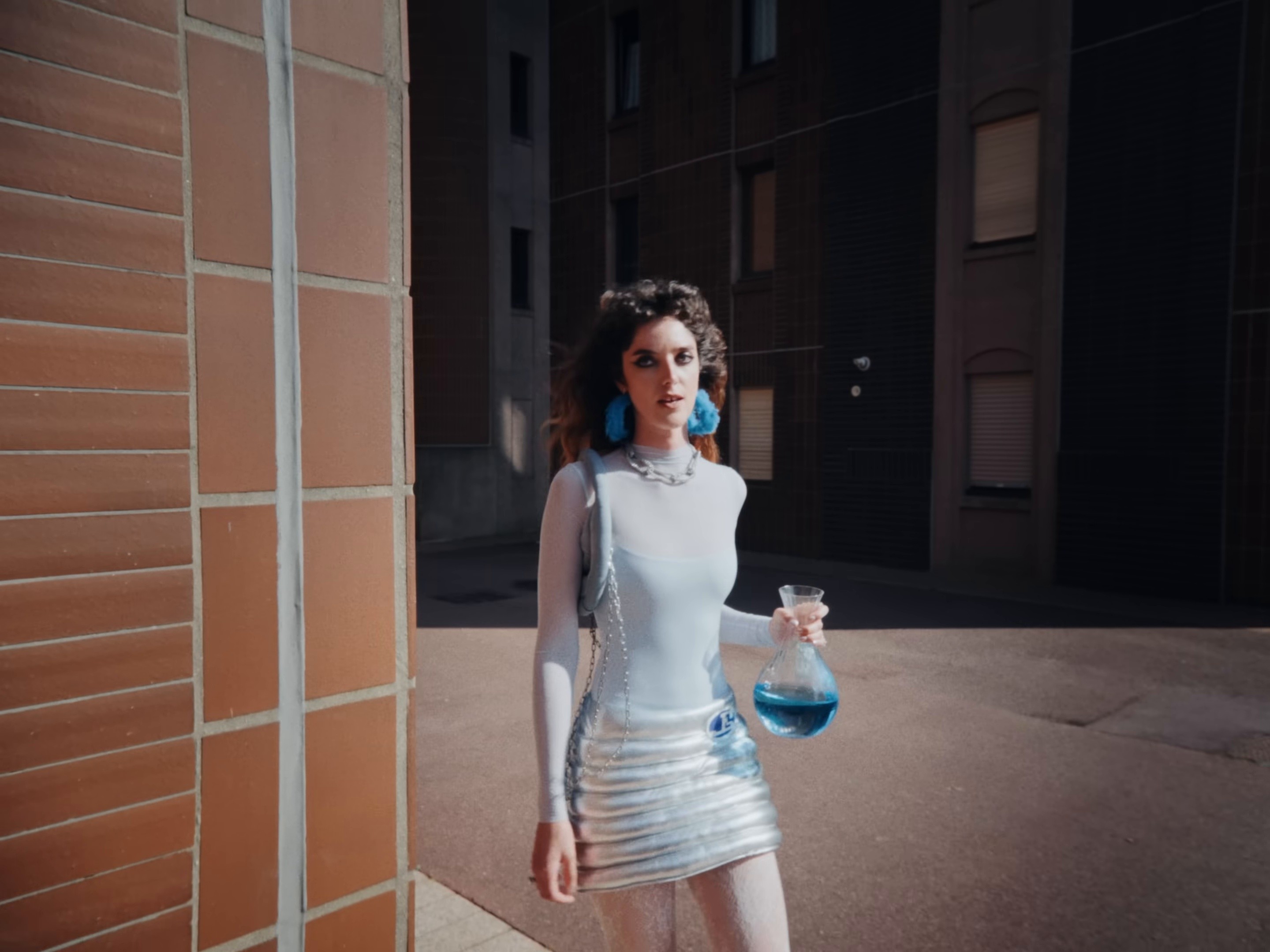 95 degrees (2024) —  shot,  lighting