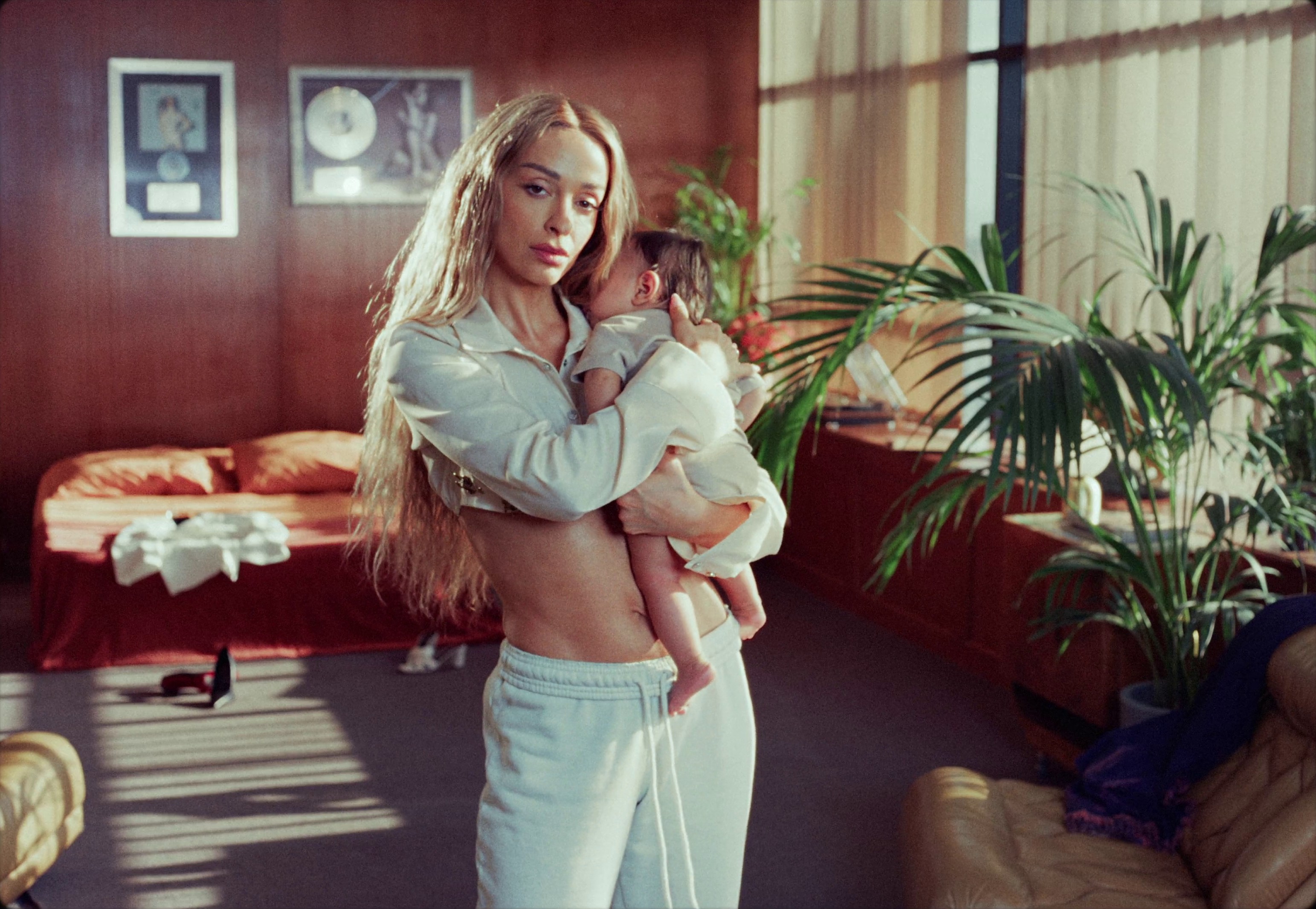 MAC - VIVA GLAM (2024) —  shot,  lighting