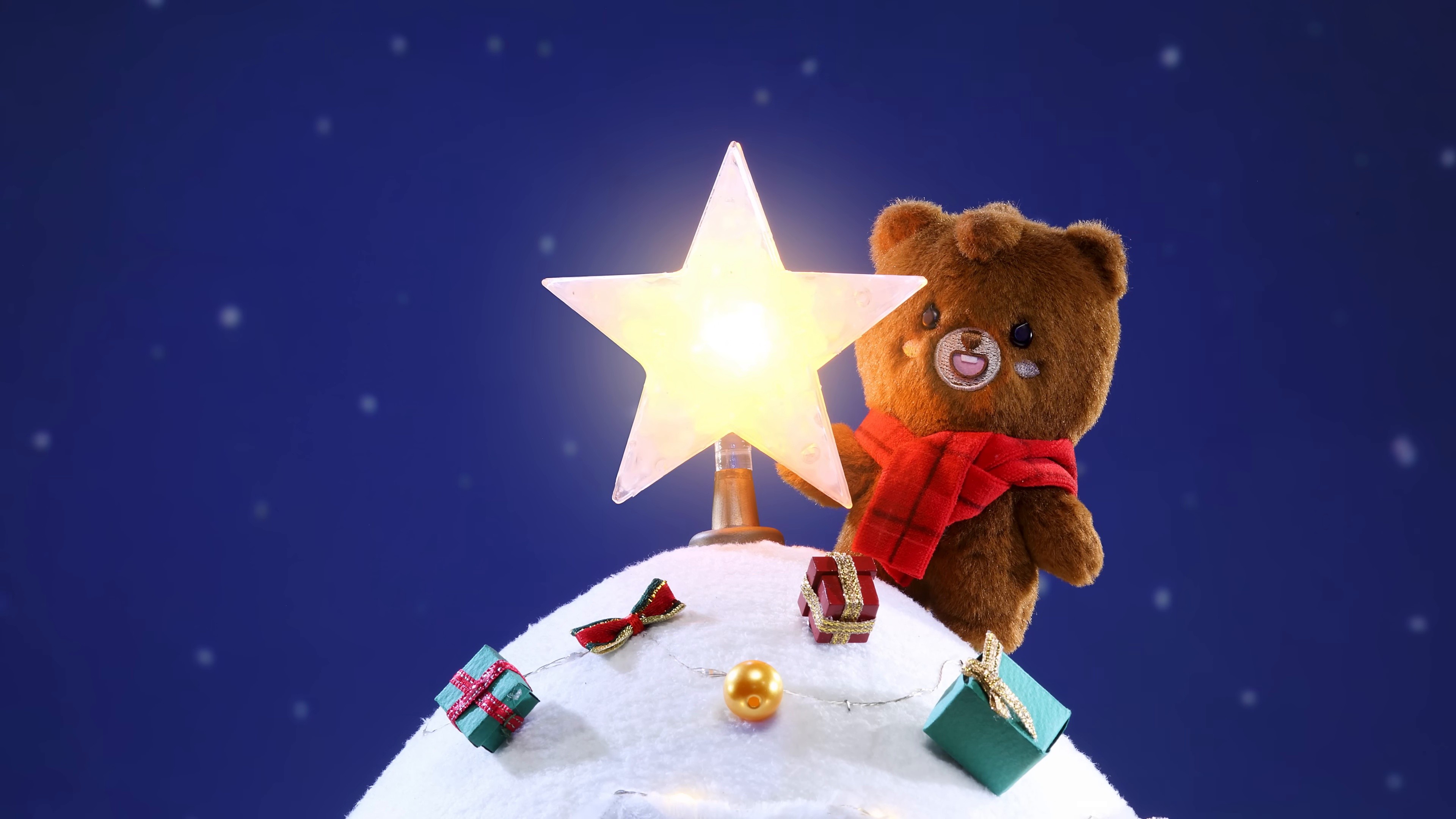 Lovin' the Christmas (2025) —  shot,  lighting