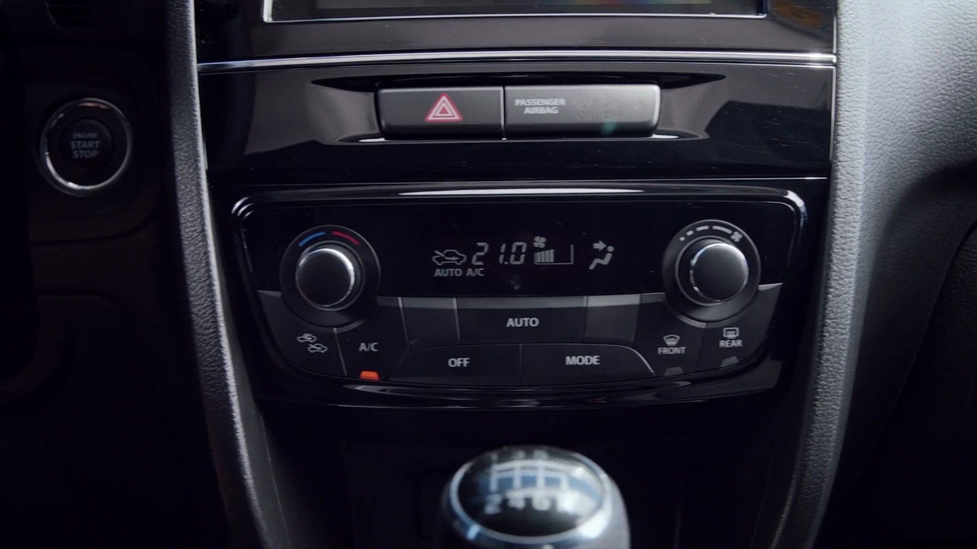 SUZUKI VITARA_S (2017) —  shot,  lighting