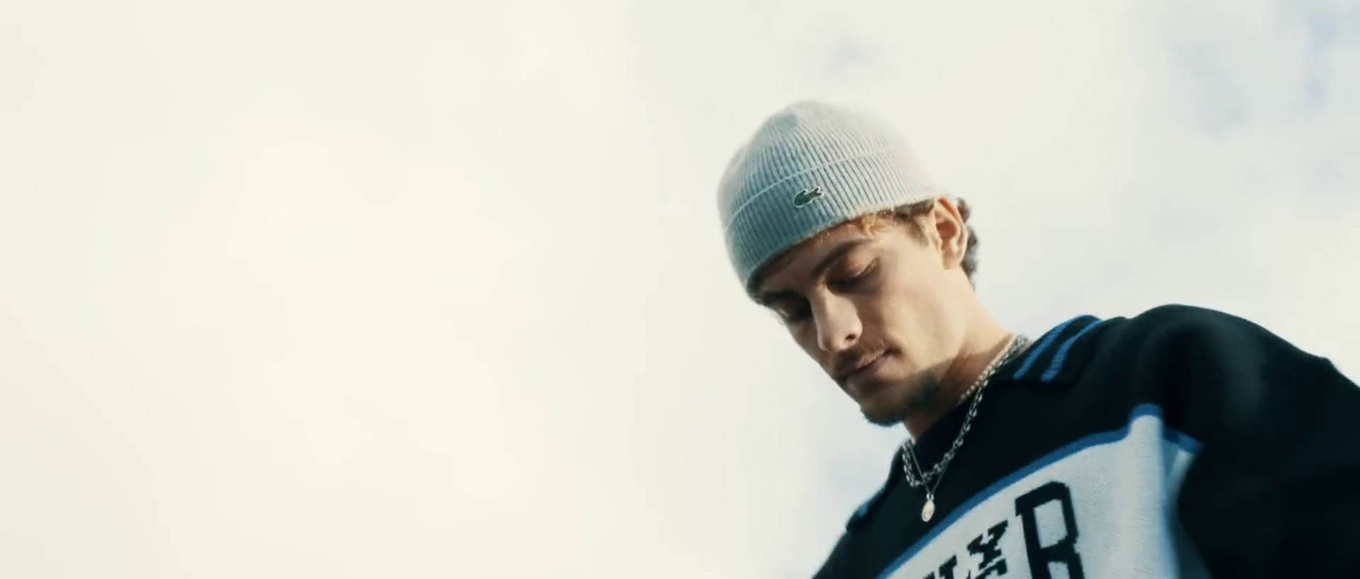 Efferalgan (2022) —  shot,  lighting