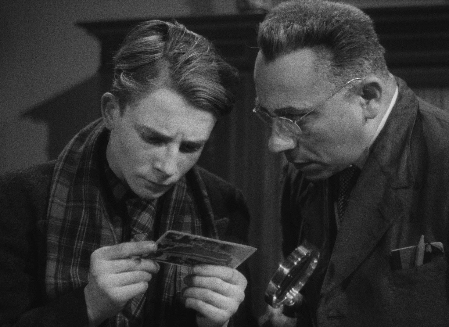 Les disparus de St. Agil (1938) —  shot,  lighting