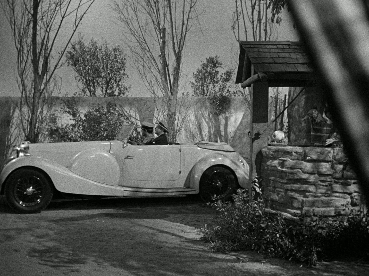 So Dark the Night (1946) —  shot,  lighting