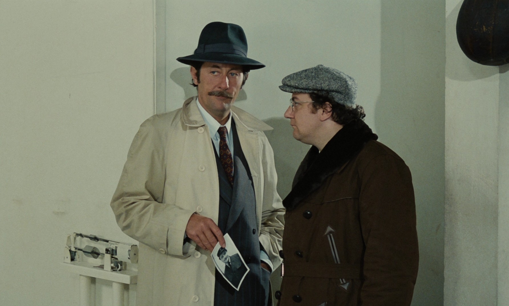 Les vécés étaient fermés de l'intérieur (1976) —  shot,  lighting