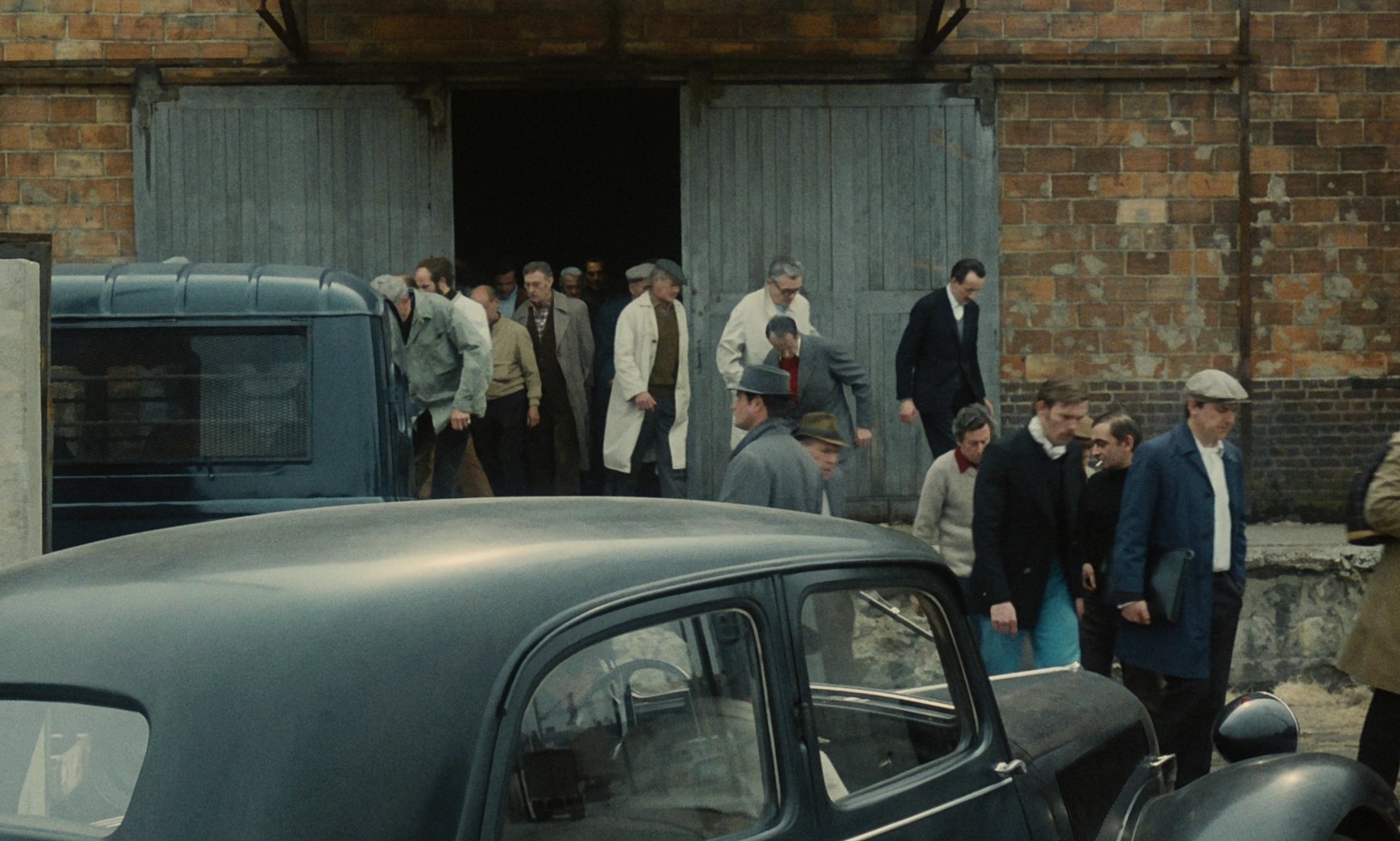 Les vécés étaient fermés de l'intérieur (1976) —  shot,  lighting