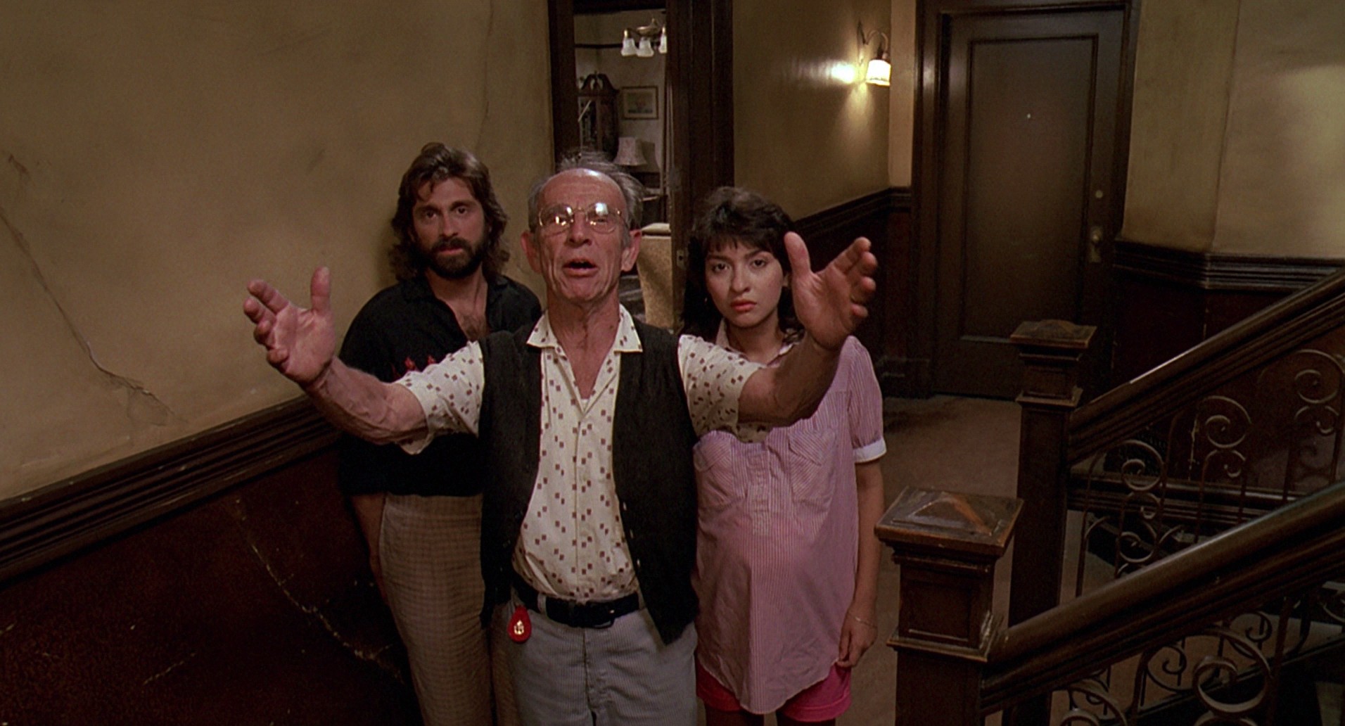 *batteries not included (1987) —  shot,  lighting