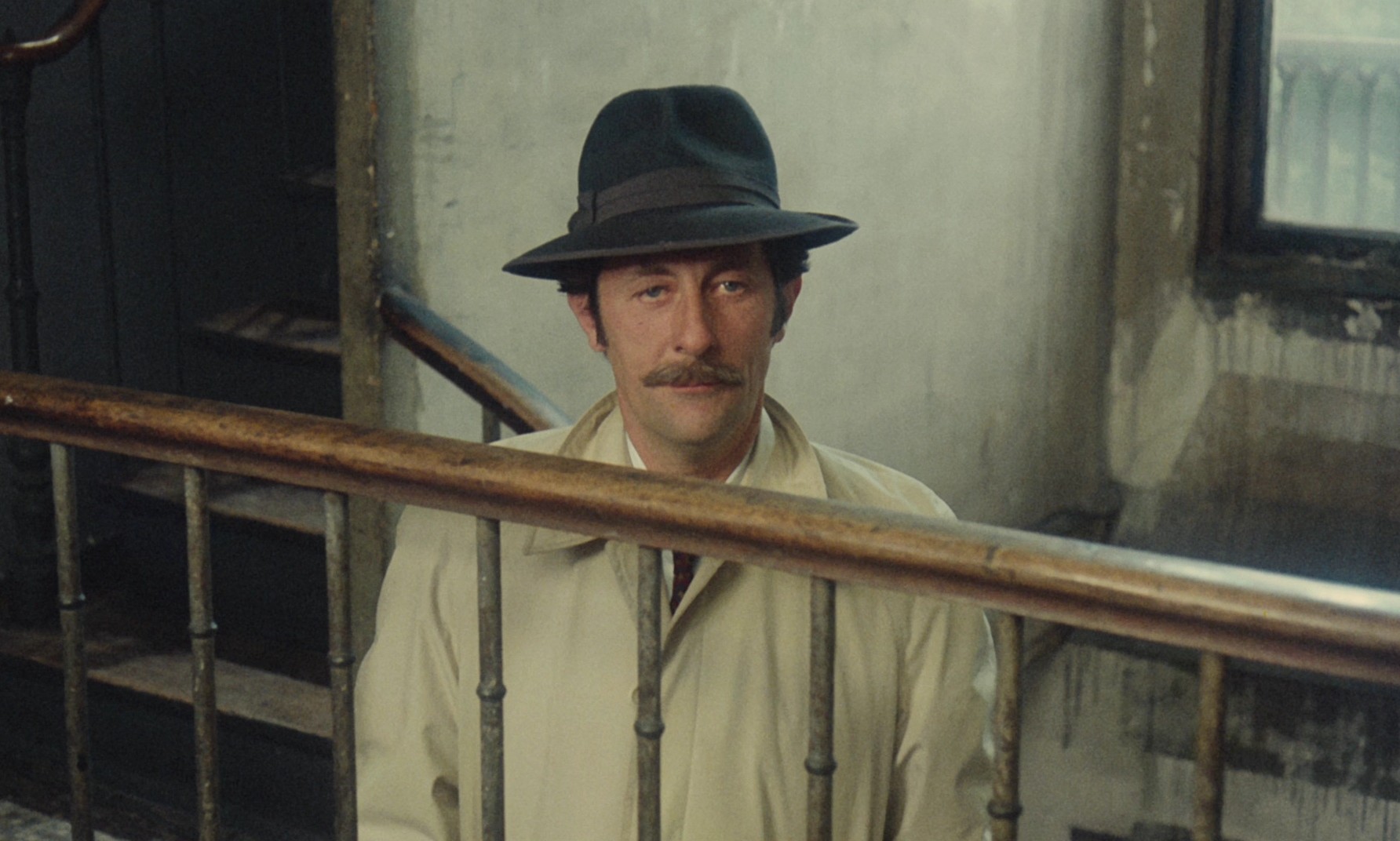 Les vécés étaient fermés de l'intérieur (1976) —  shot,  lighting