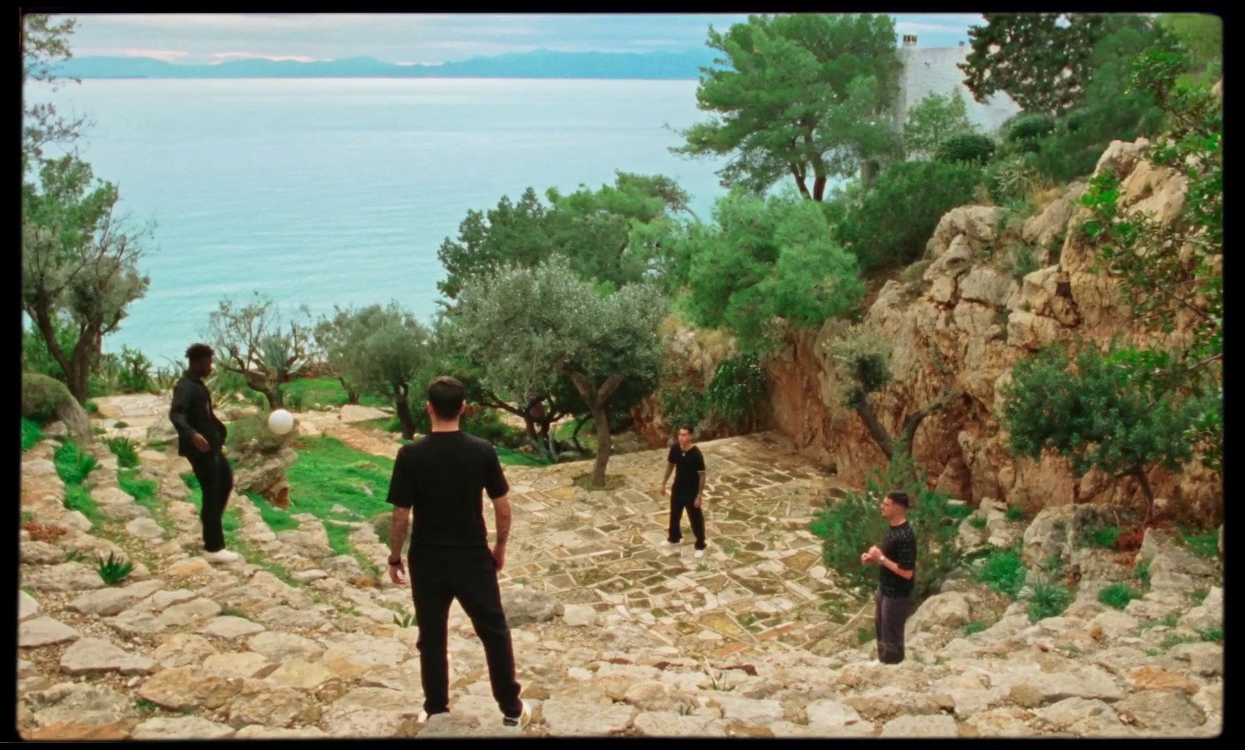 SERGIO ARAUJO X STEFANIA VAIDANI (2024) —  shot,  lighting