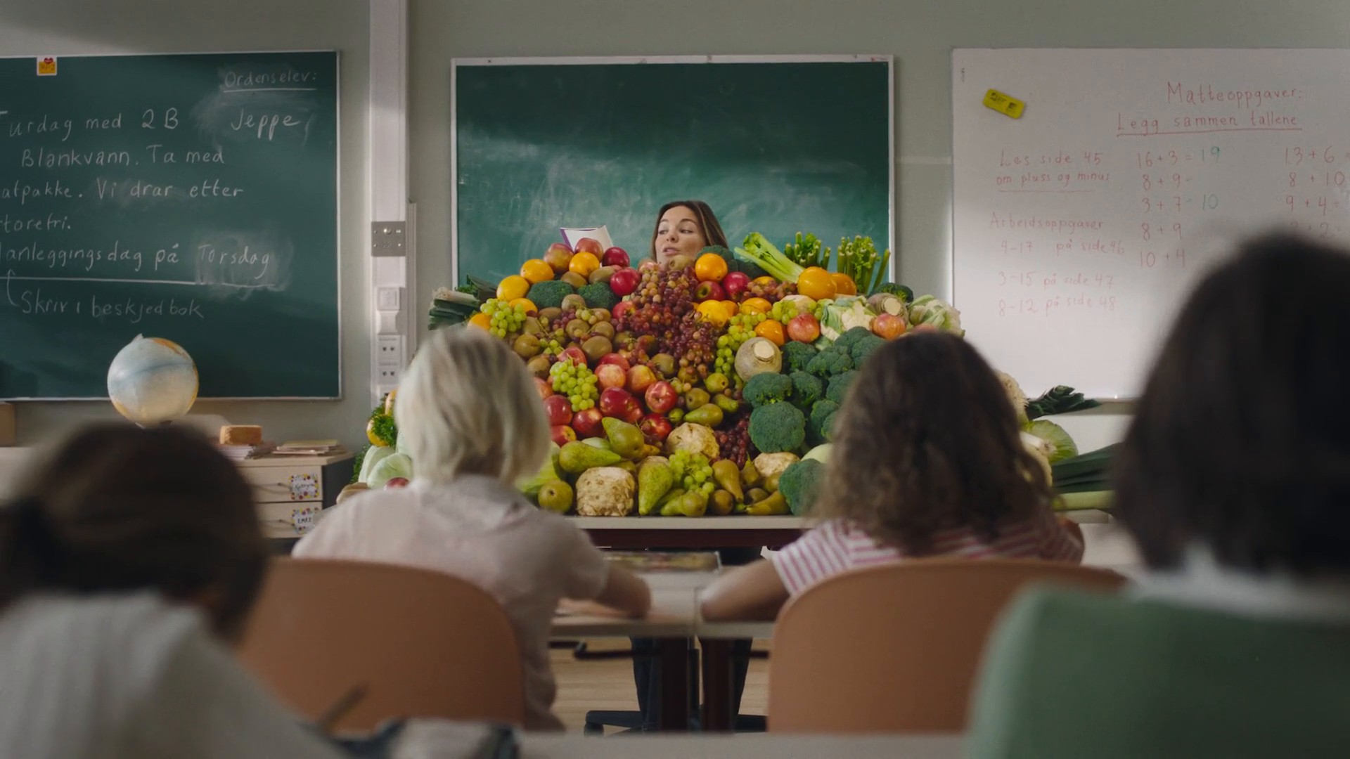 Coop Extra (2024) —  shot,  lighting