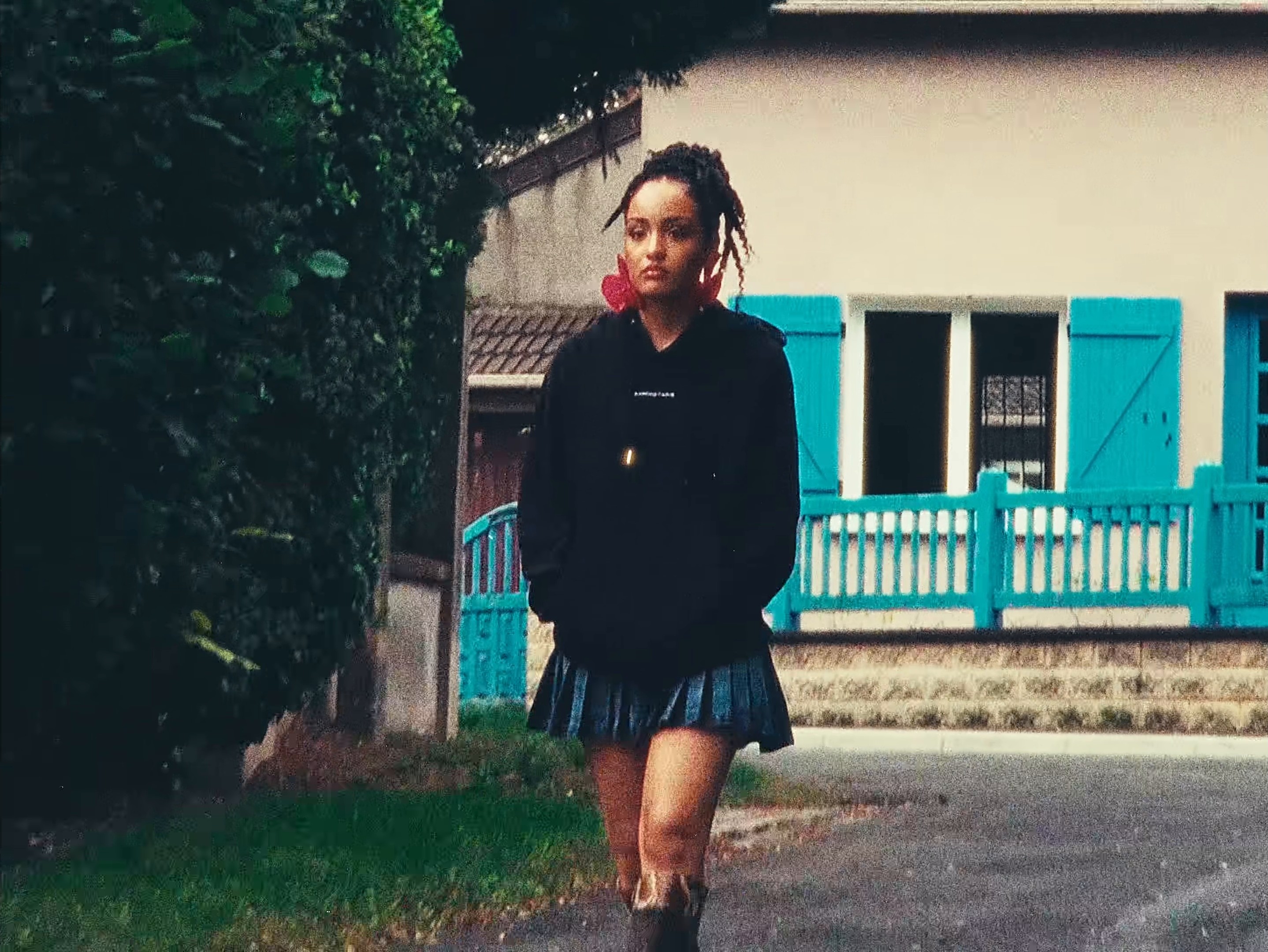 FLEURS FANÉES (2024) —  shot,  lighting