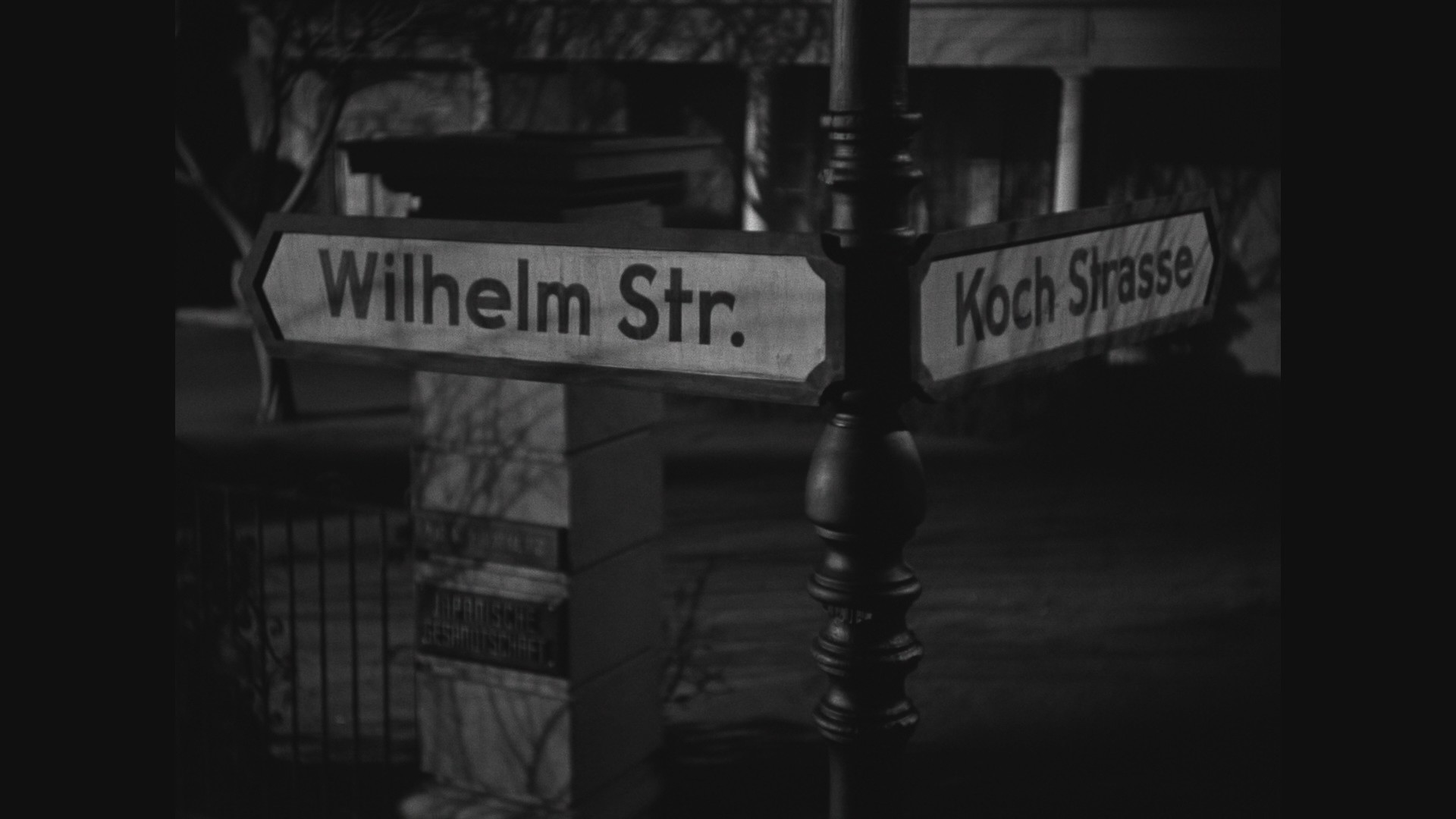 Invisible Agent (1942) —  shot,  lighting