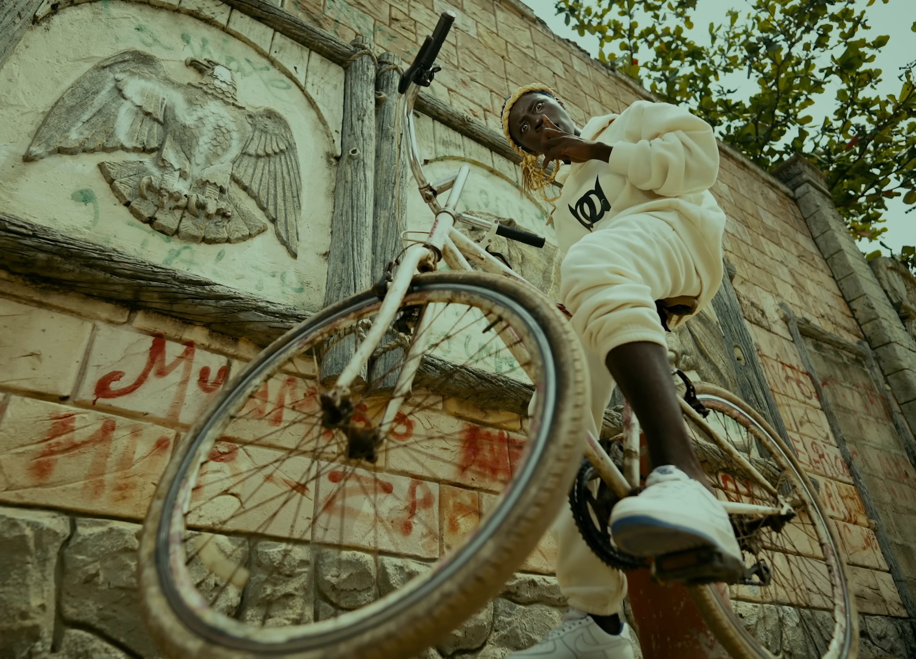 King ( Maillot ) (2025) —  shot,  lighting