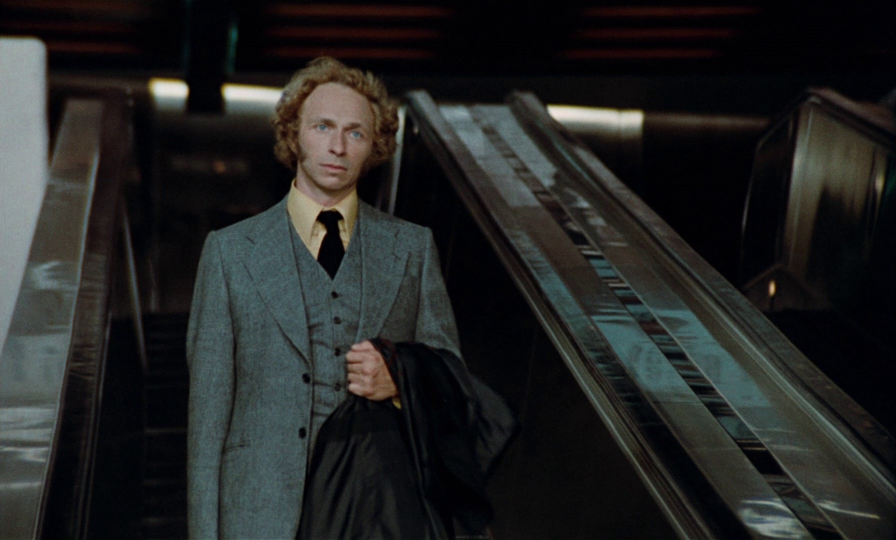 The Tall Blond Man with One Black Shoe (1972) —  shot,  lighting