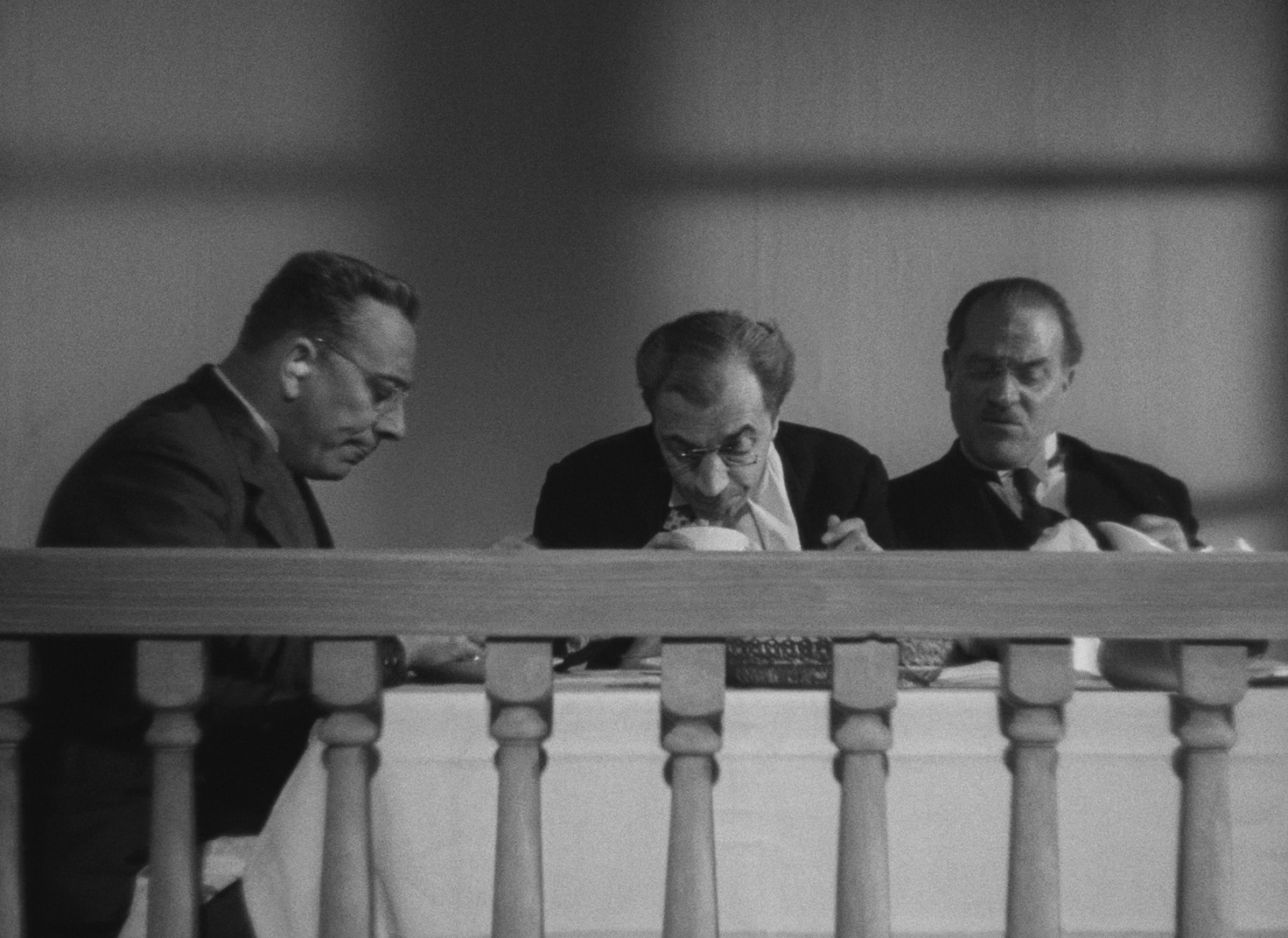 Les disparus de St. Agil (1938) —  shot,  lighting