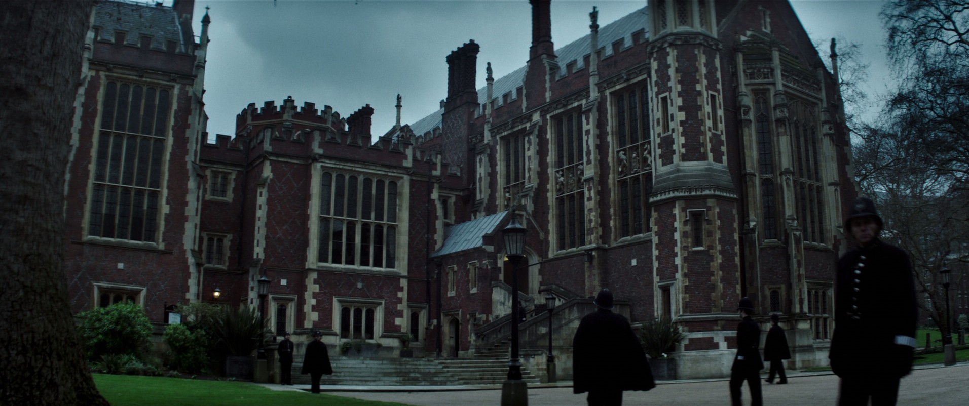 The Limehouse Golem (2016) —  shot,  lighting