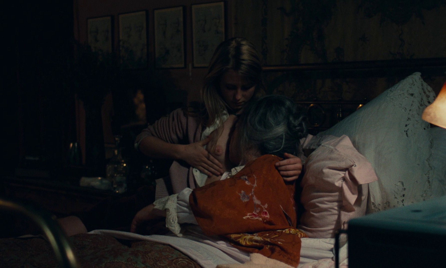 Black Moon (1975) —  shot,  lighting