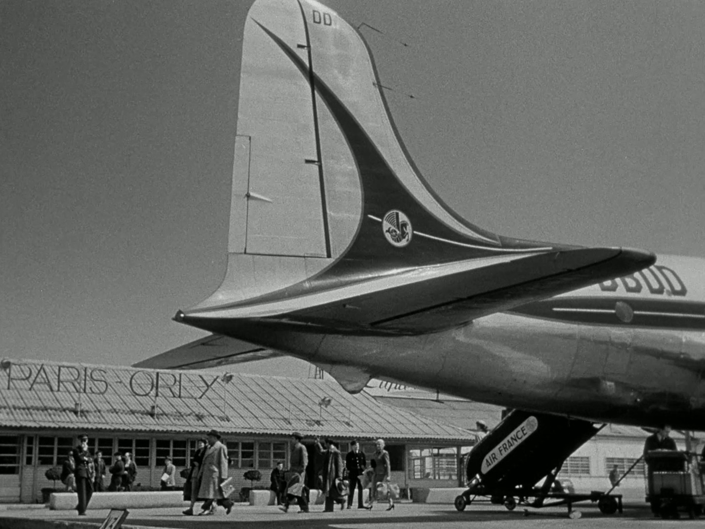 Assignment: Paris (1952) —  shot,  lighting