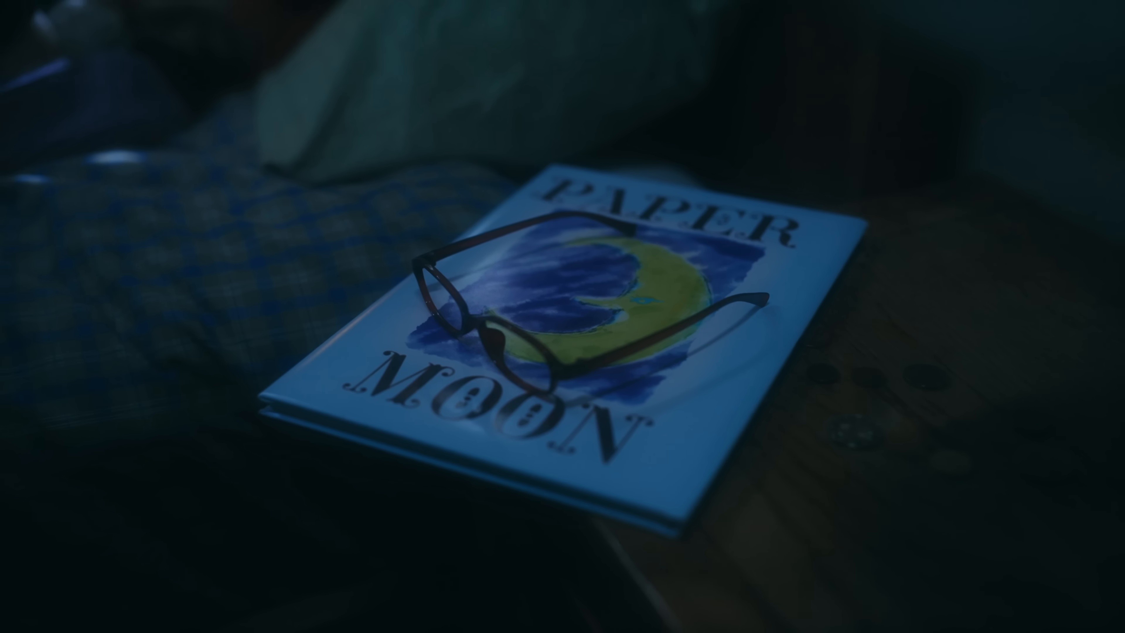 PAPER MOON (2025) —  shot,  lighting