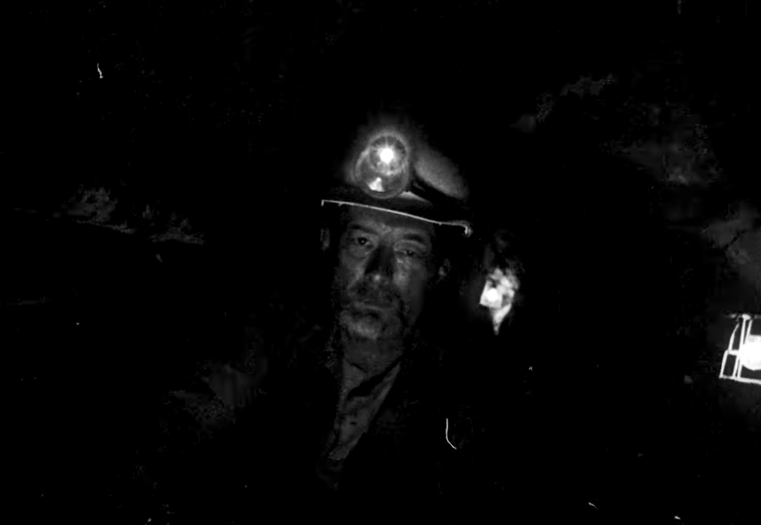 Skrting On The Surface (2022) —  shot,  lighting