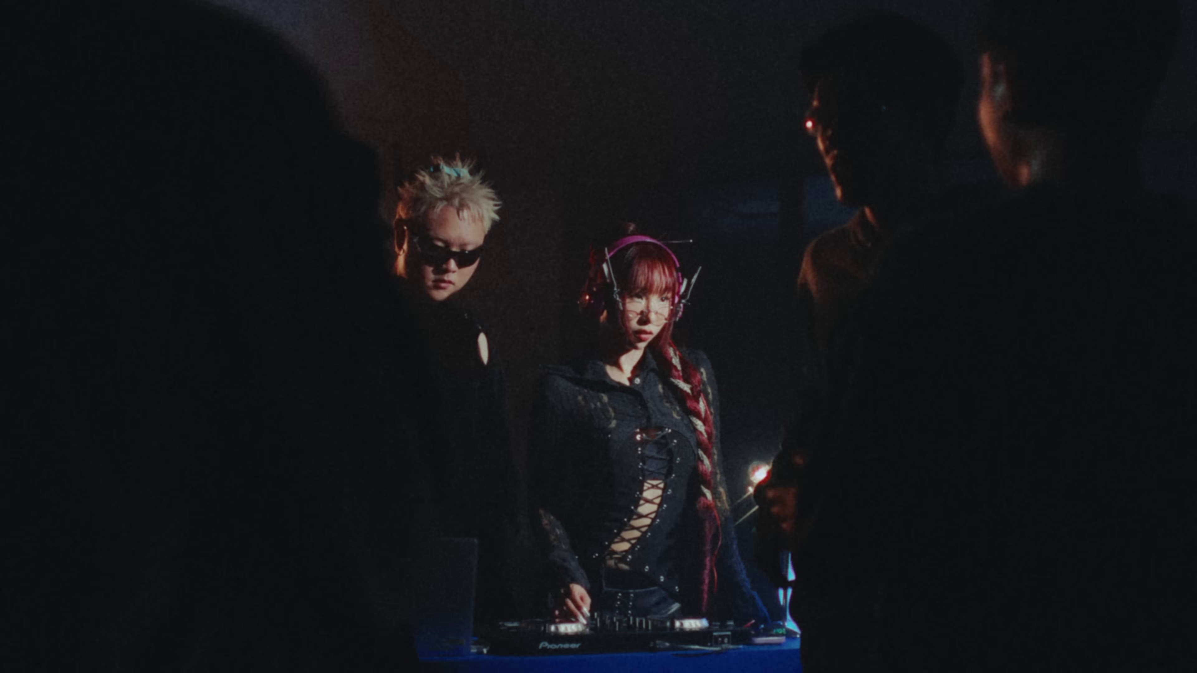 เตลิด (Sucker) (2024) —  shot,  lighting