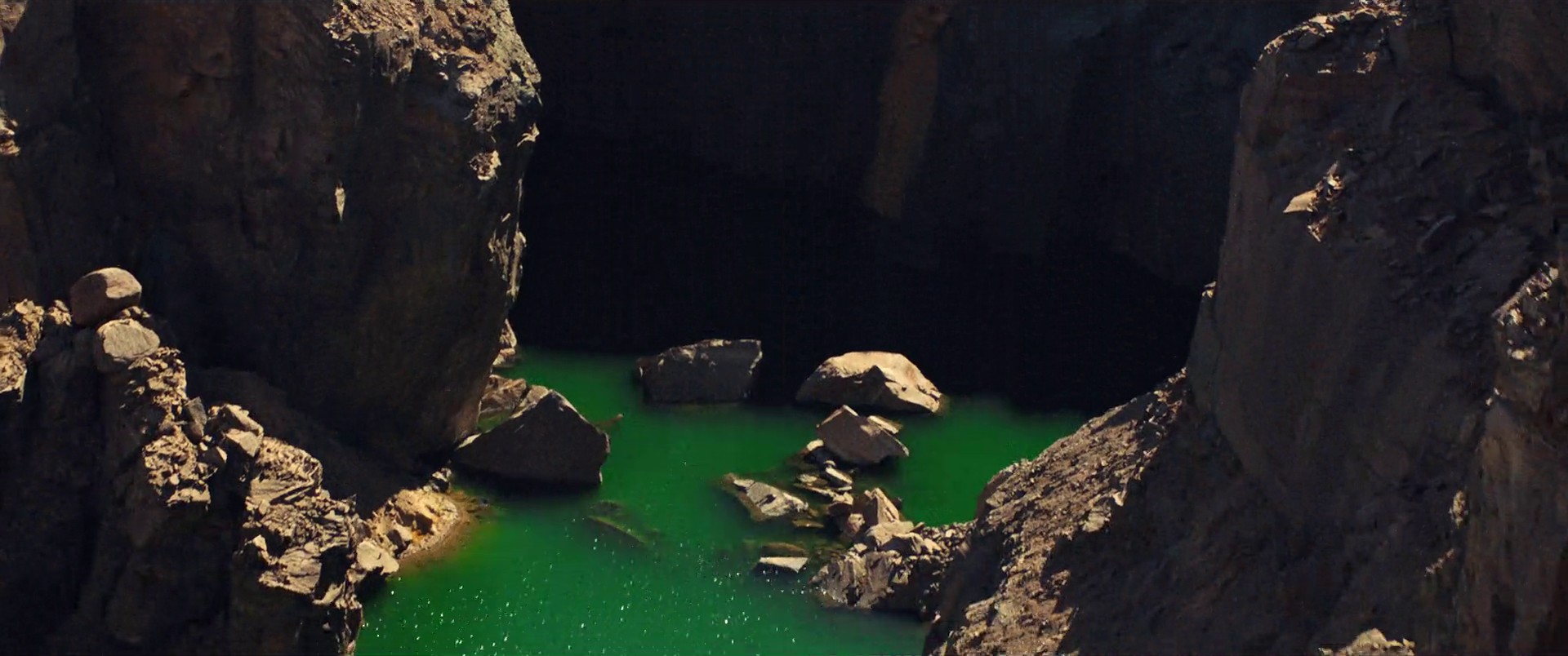 Uncut Gems (2019) —  shot,  lighting