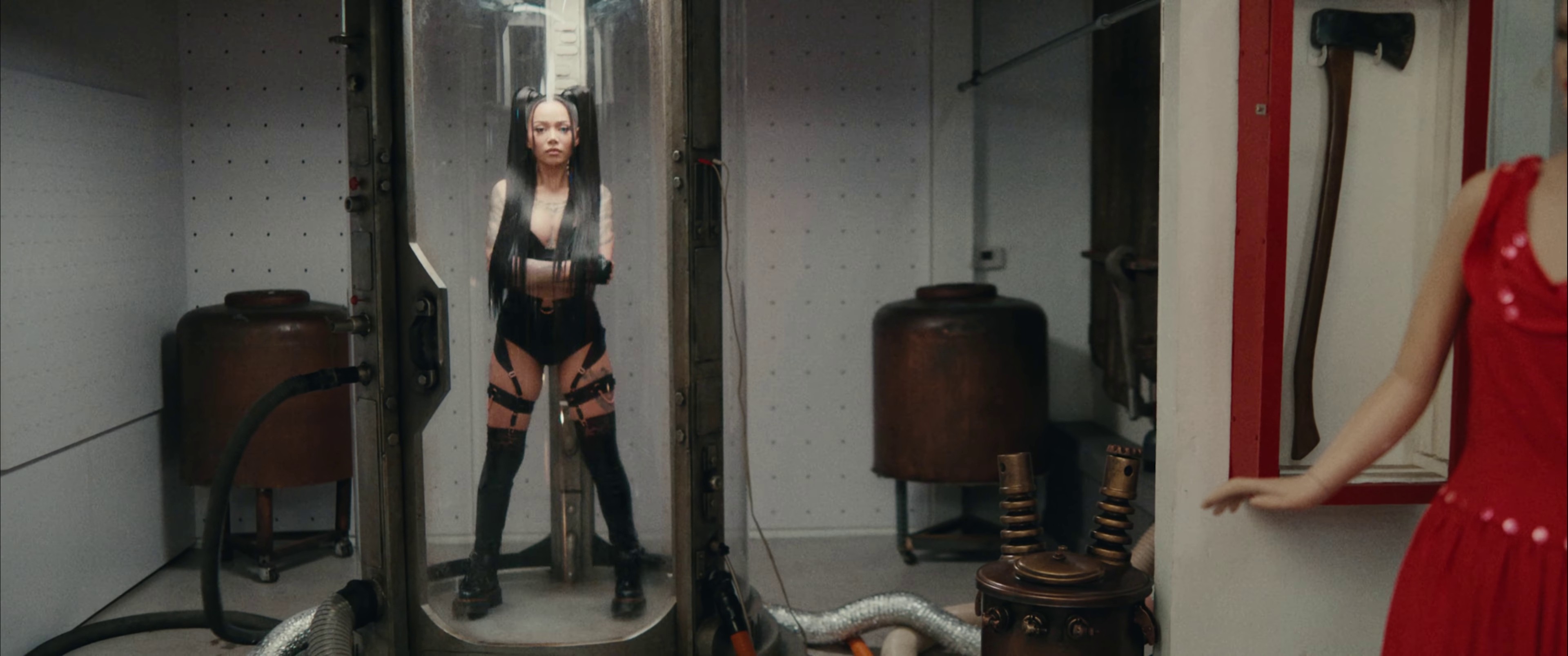 Build a b*tch  (2021) —  shot,  lighting