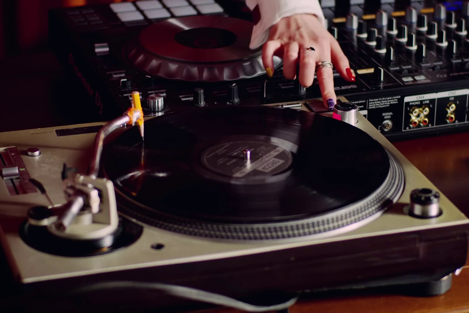 Jenga  (2018) —  shot,  lighting