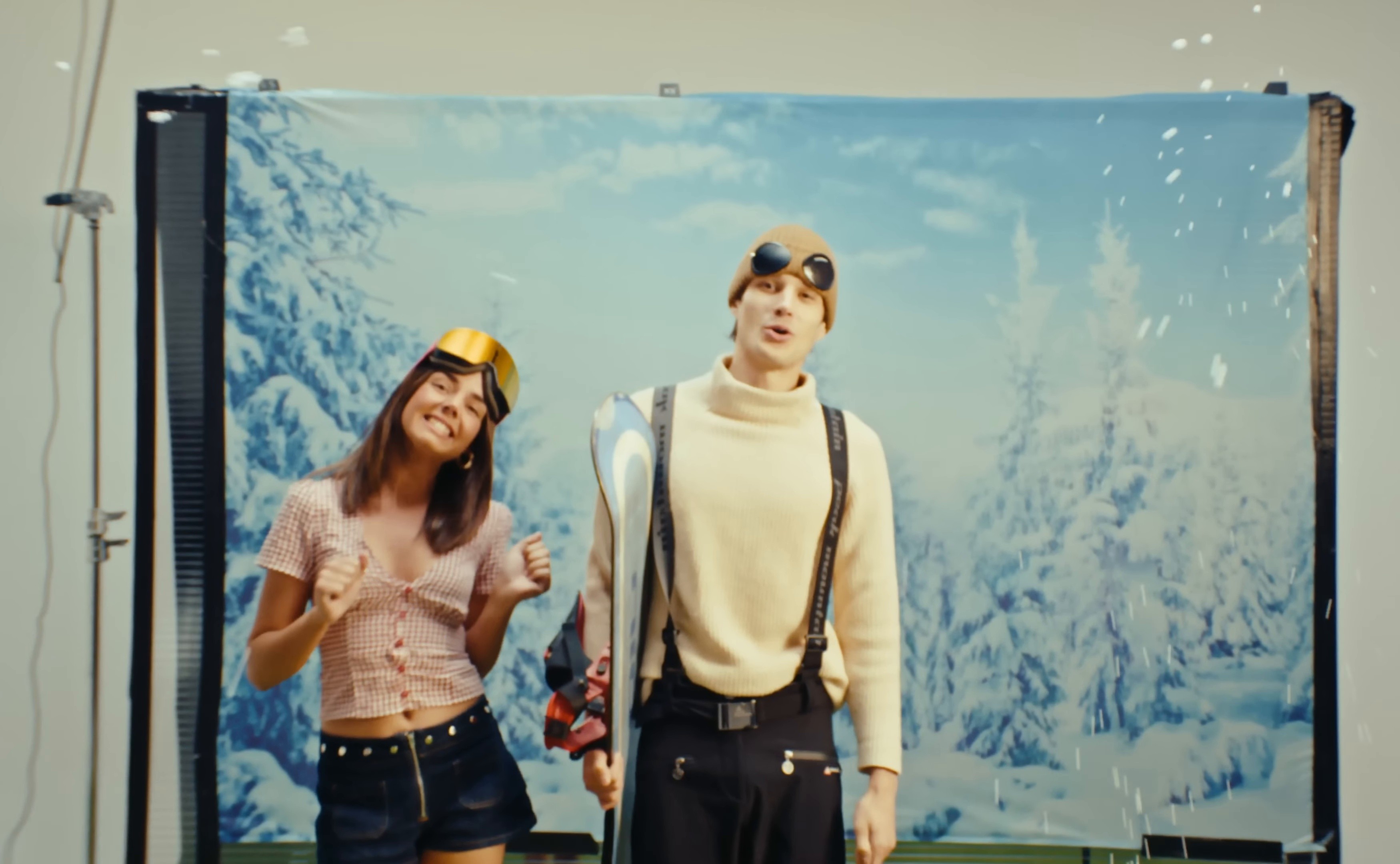 en mi balcon (2025) —  shot,  lighting