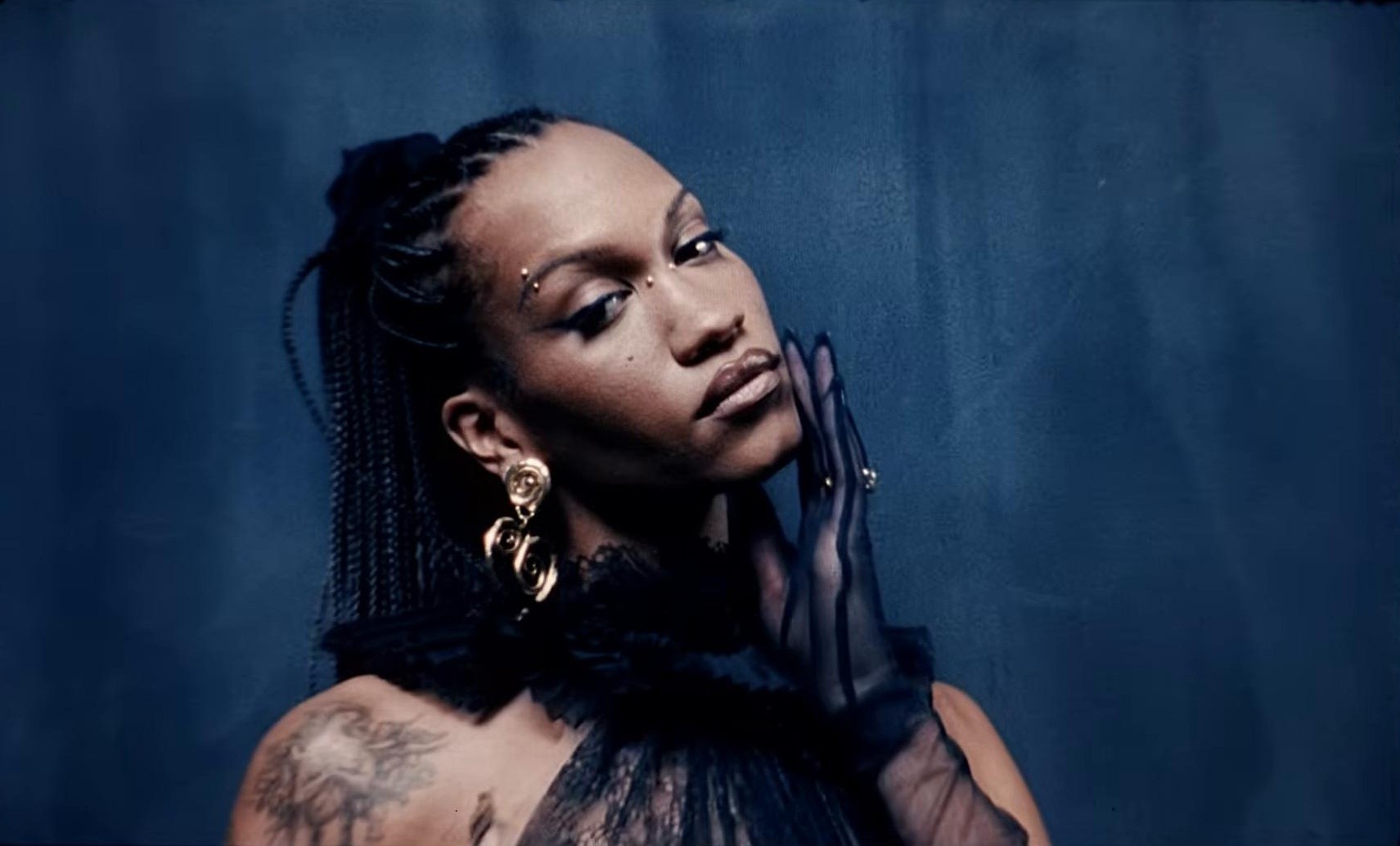 Ah Ya (2026) —  shot,  lighting