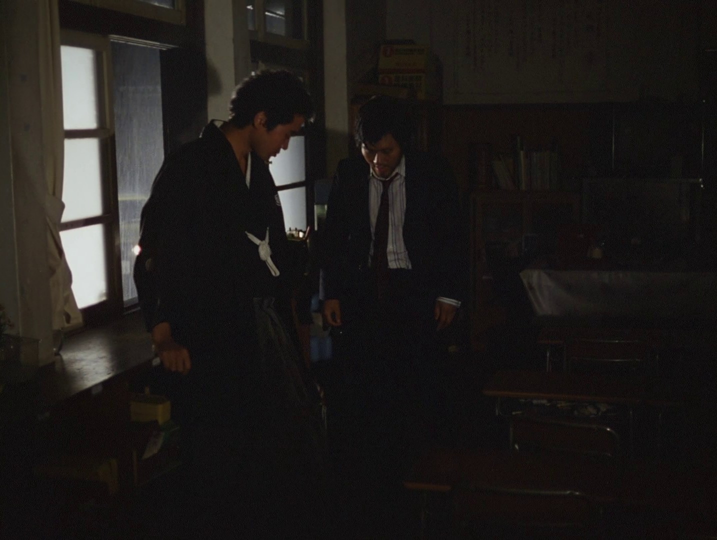 Distant Thunder (1981) —  shot,  lighting