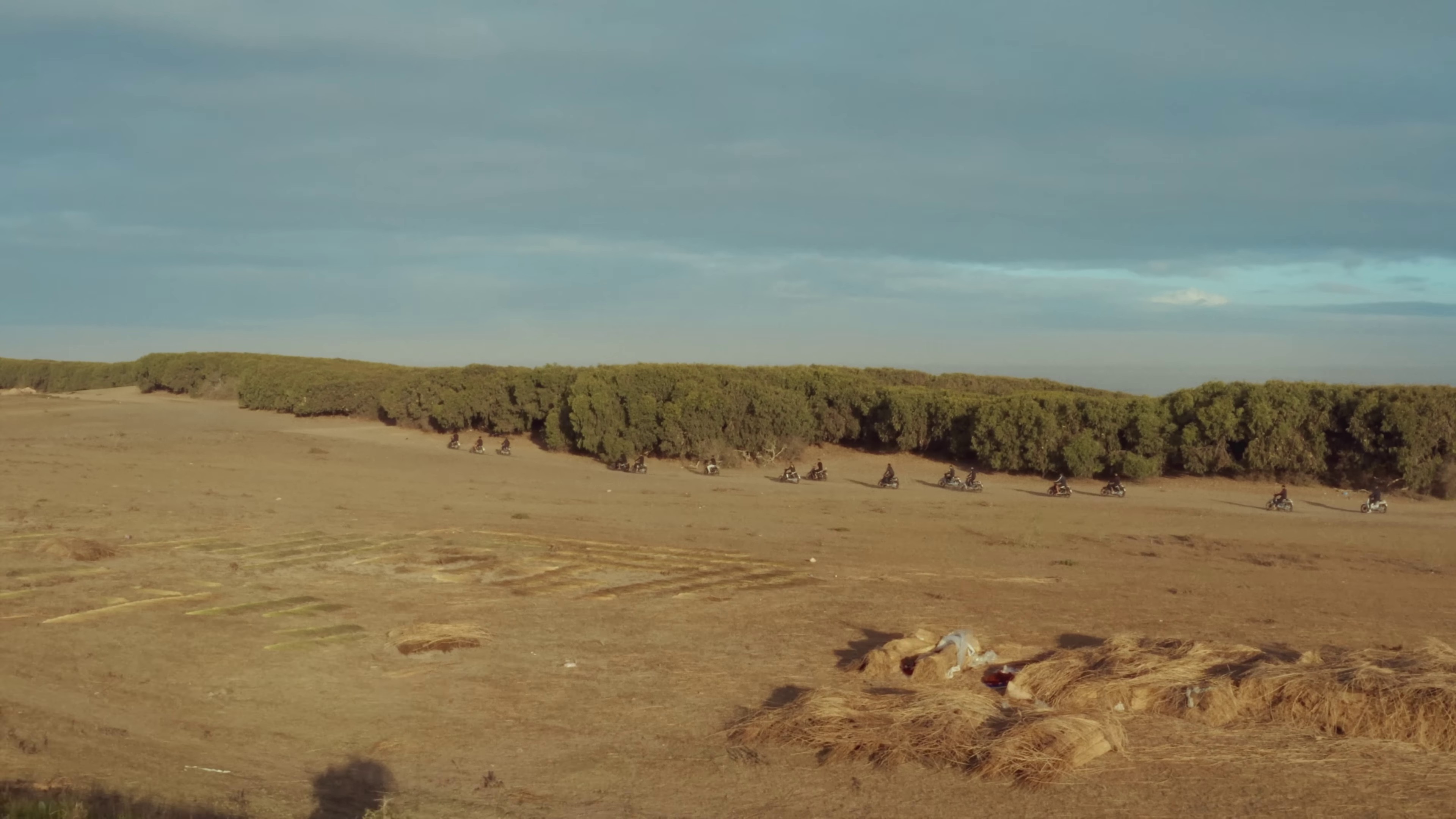 MOUJA (2022) —  shot,  lighting