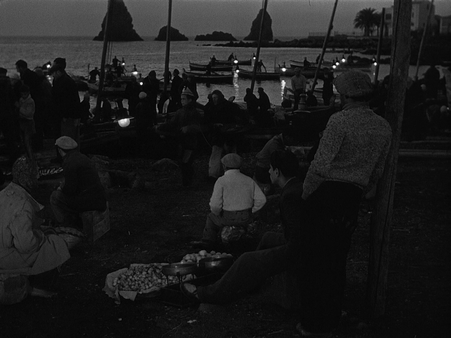 La Terra Trema (1956) —  shot,  lighting
