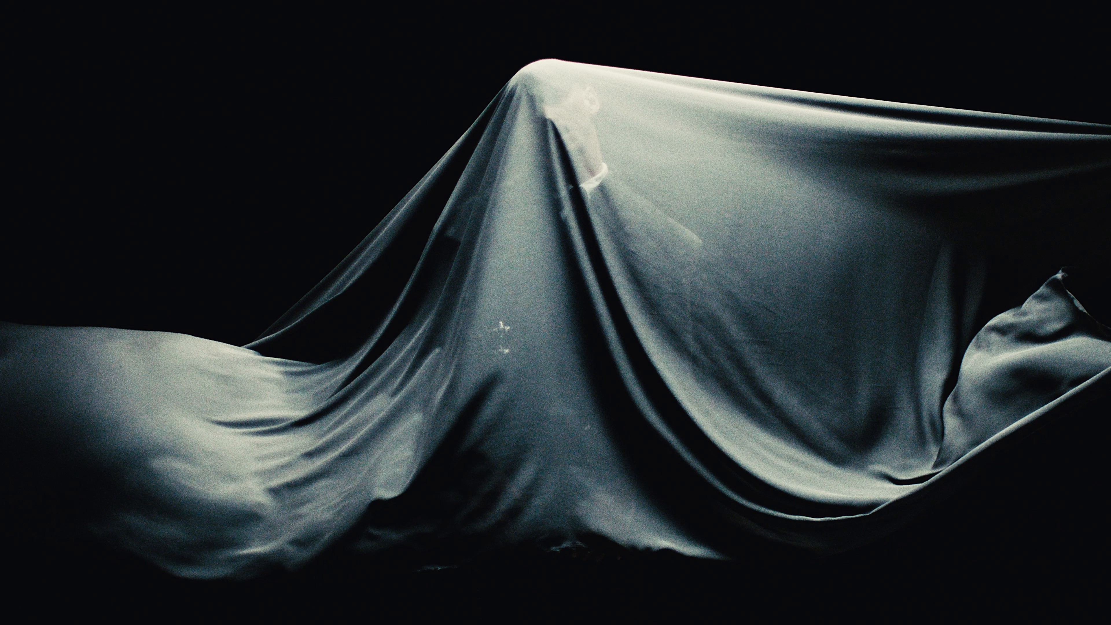 Merci pour les fleurs (2026) —  shot,  lighting