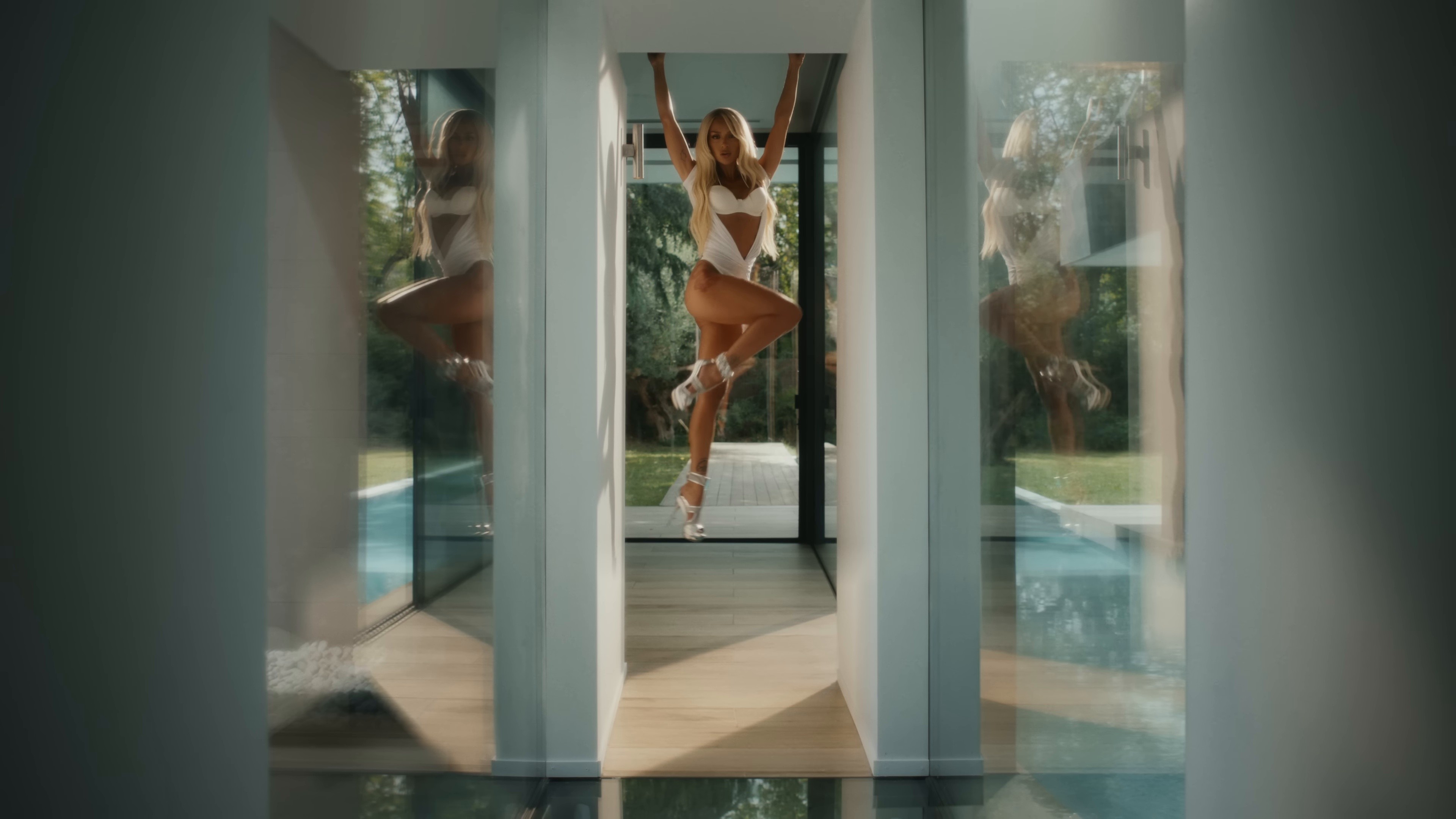 Da Me (2025) —  shot,  lighting