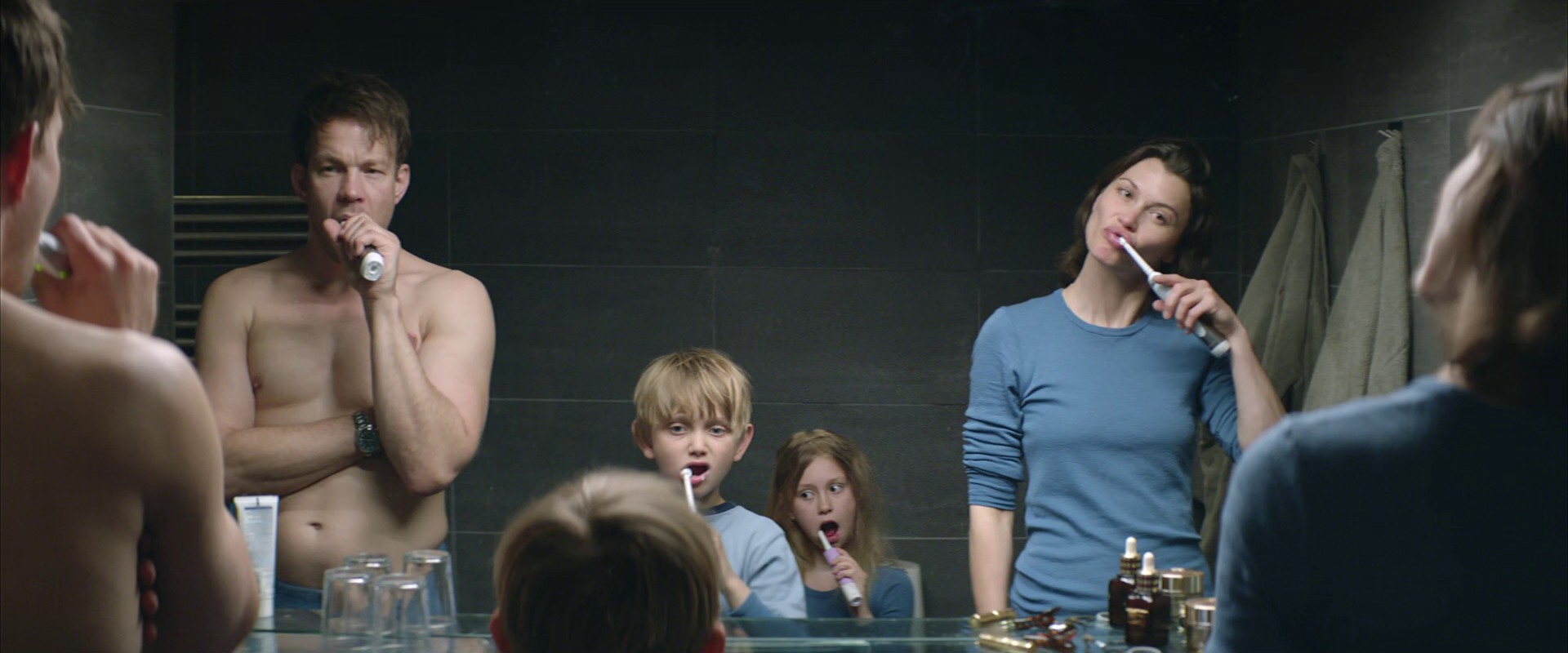 Force Majeure (2014) —  shot,  lighting