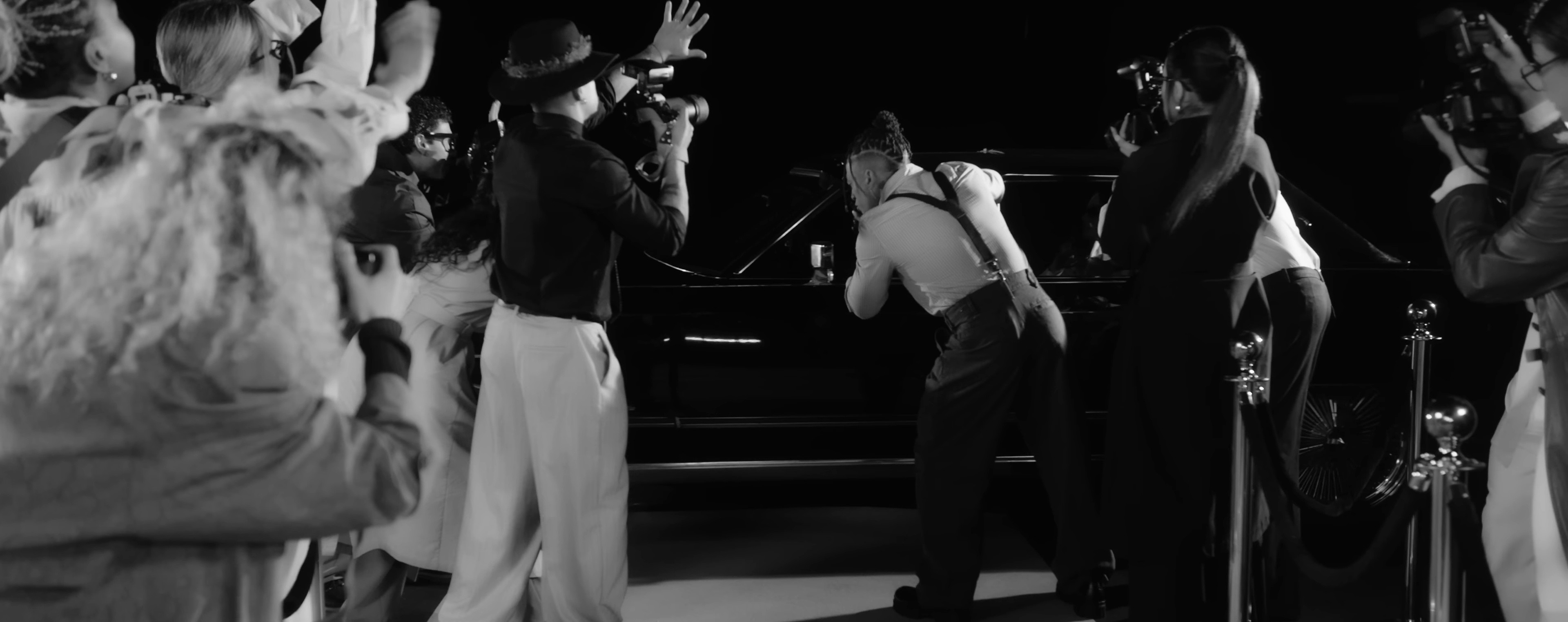 Esa Diva (2025) —  shot,  lighting