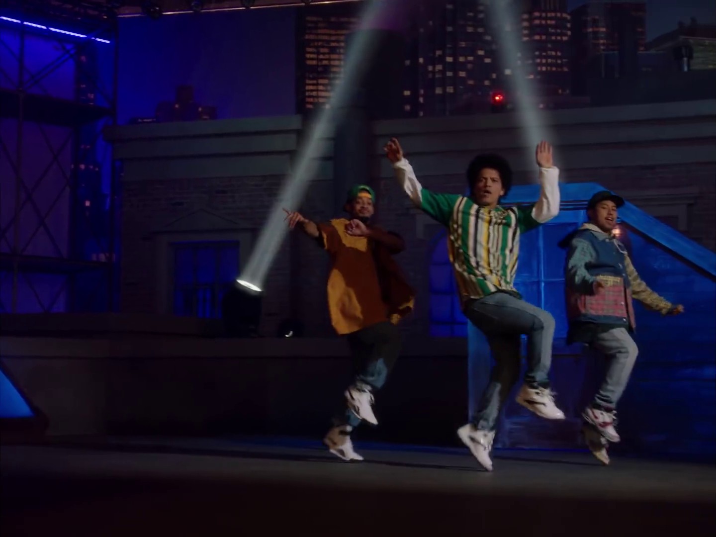 Finesse (remix) (2018) —  shot,  lighting