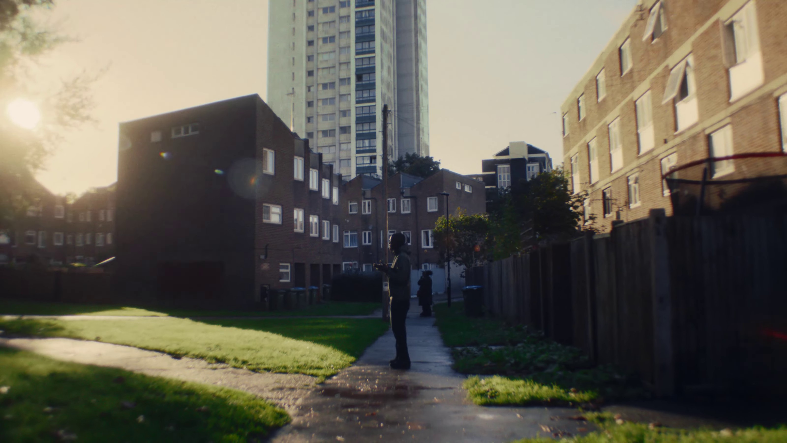 Mains (2023) —  shot,  lighting