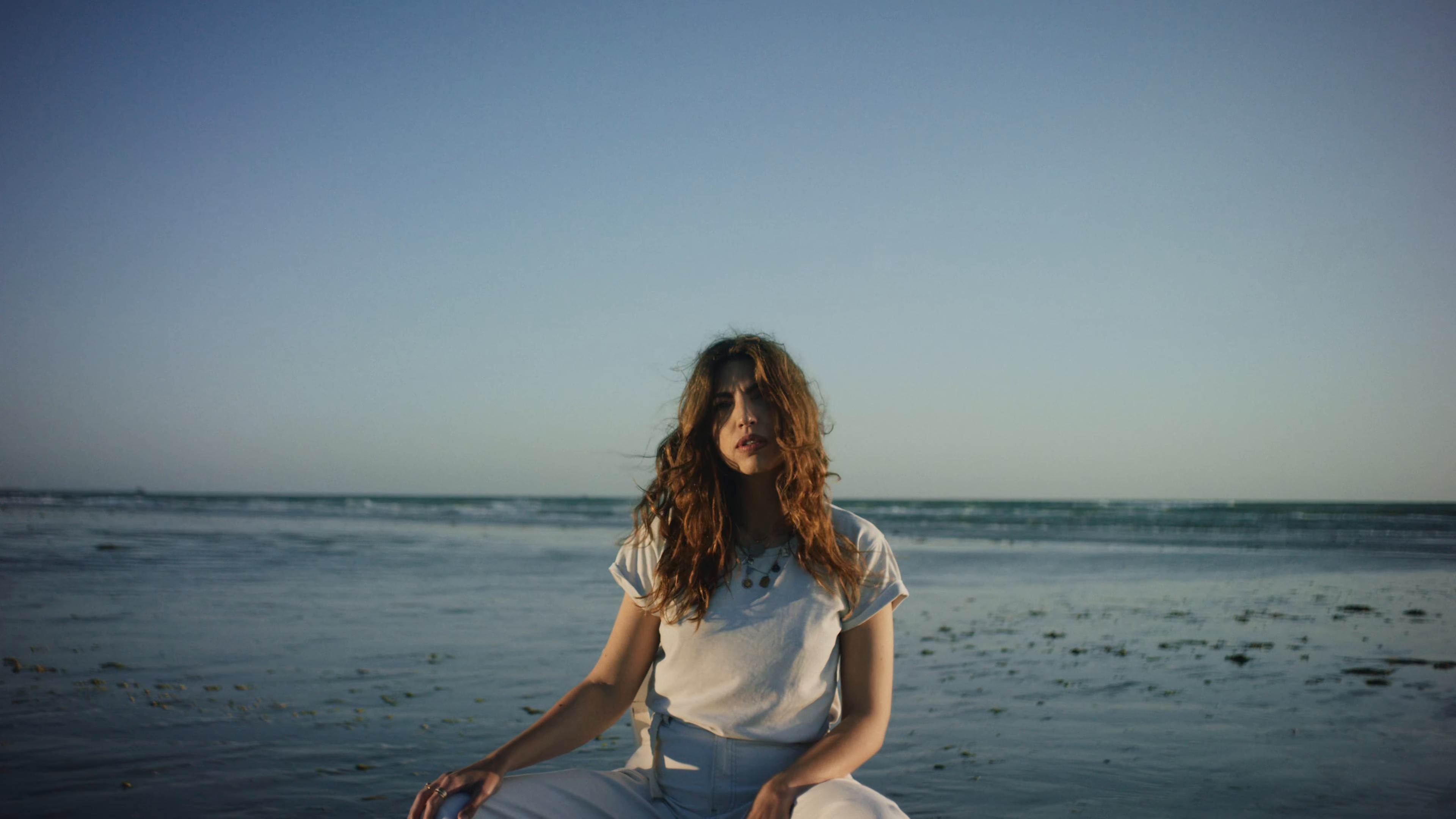 Mon épaule (2024) —  shot,  lighting