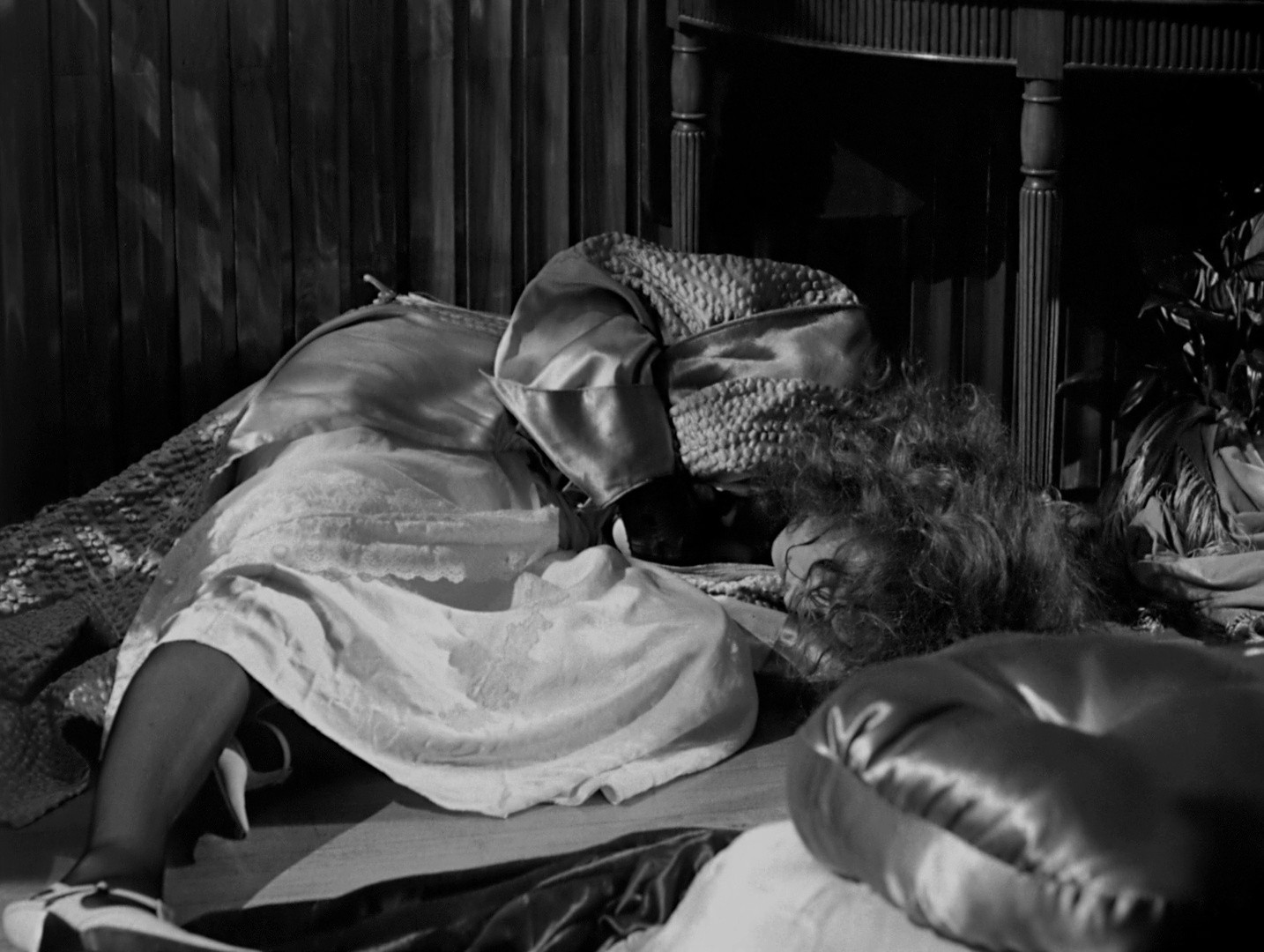 Singapore Sling (1990) —  shot,  lighting