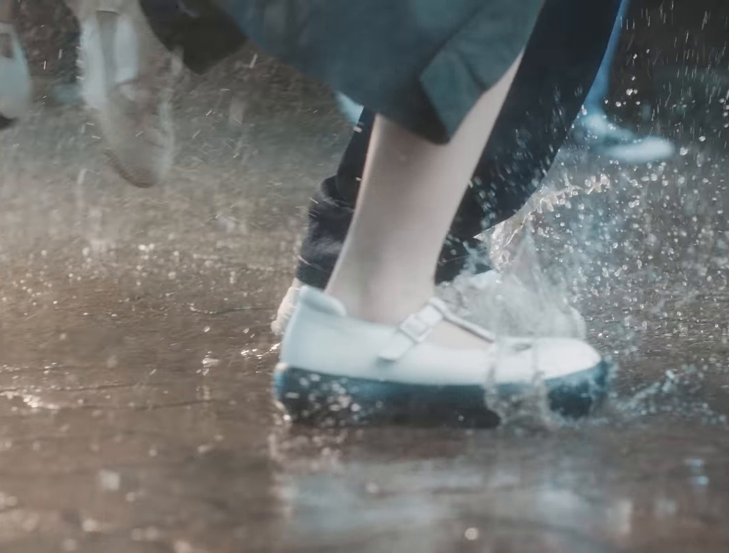 첫키스가 마지막키스 된 썰 (2023) —  shot,  lighting