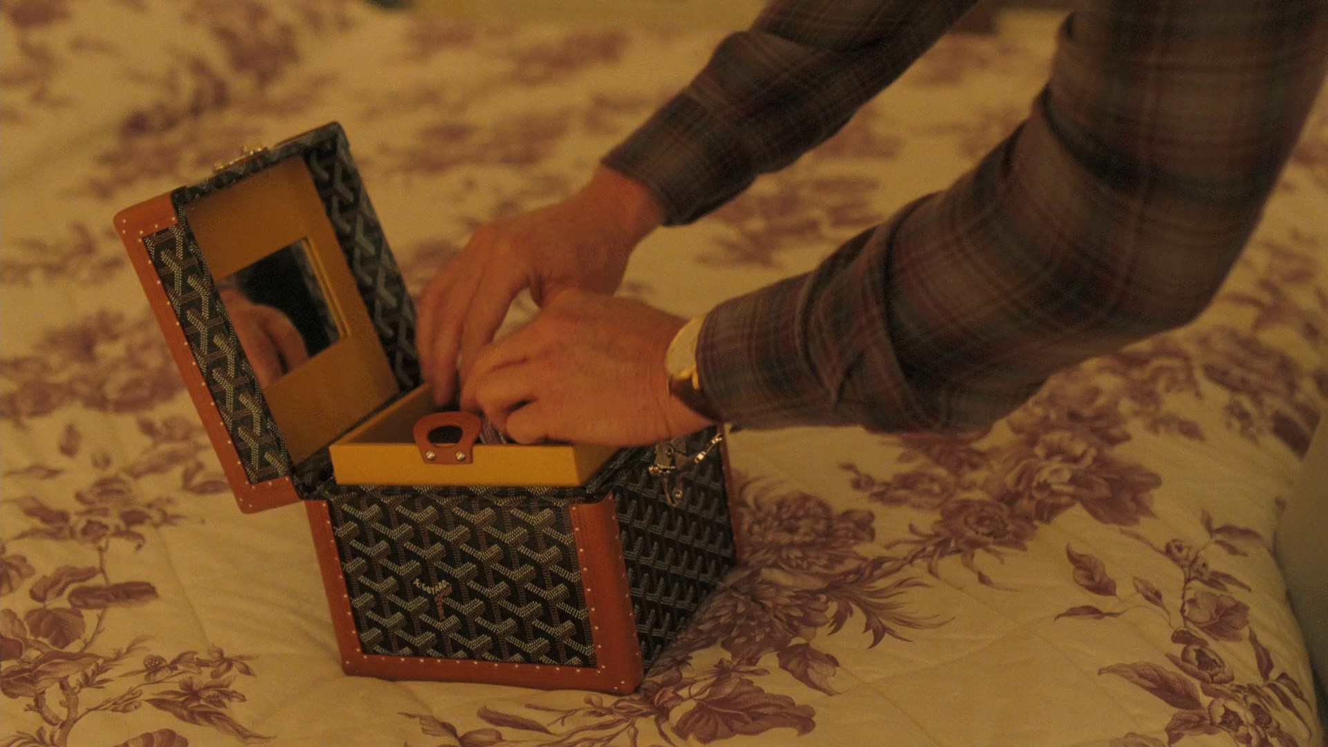 Midnight in Paris (2011) —  shot,  lighting