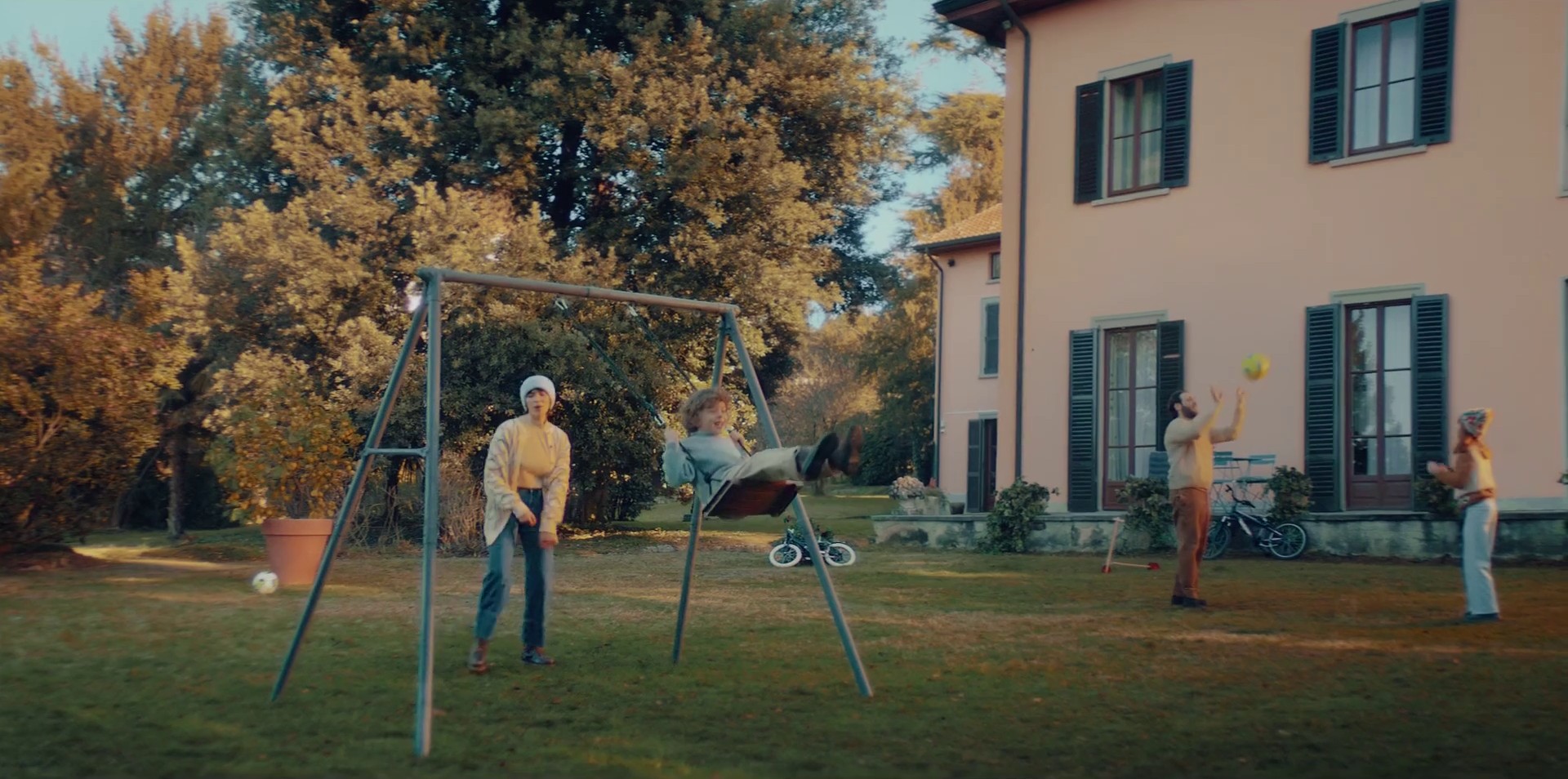 Spotify - Ascolta responsabilmente (Sanremo 2024) (2024) —  shot,  lighting