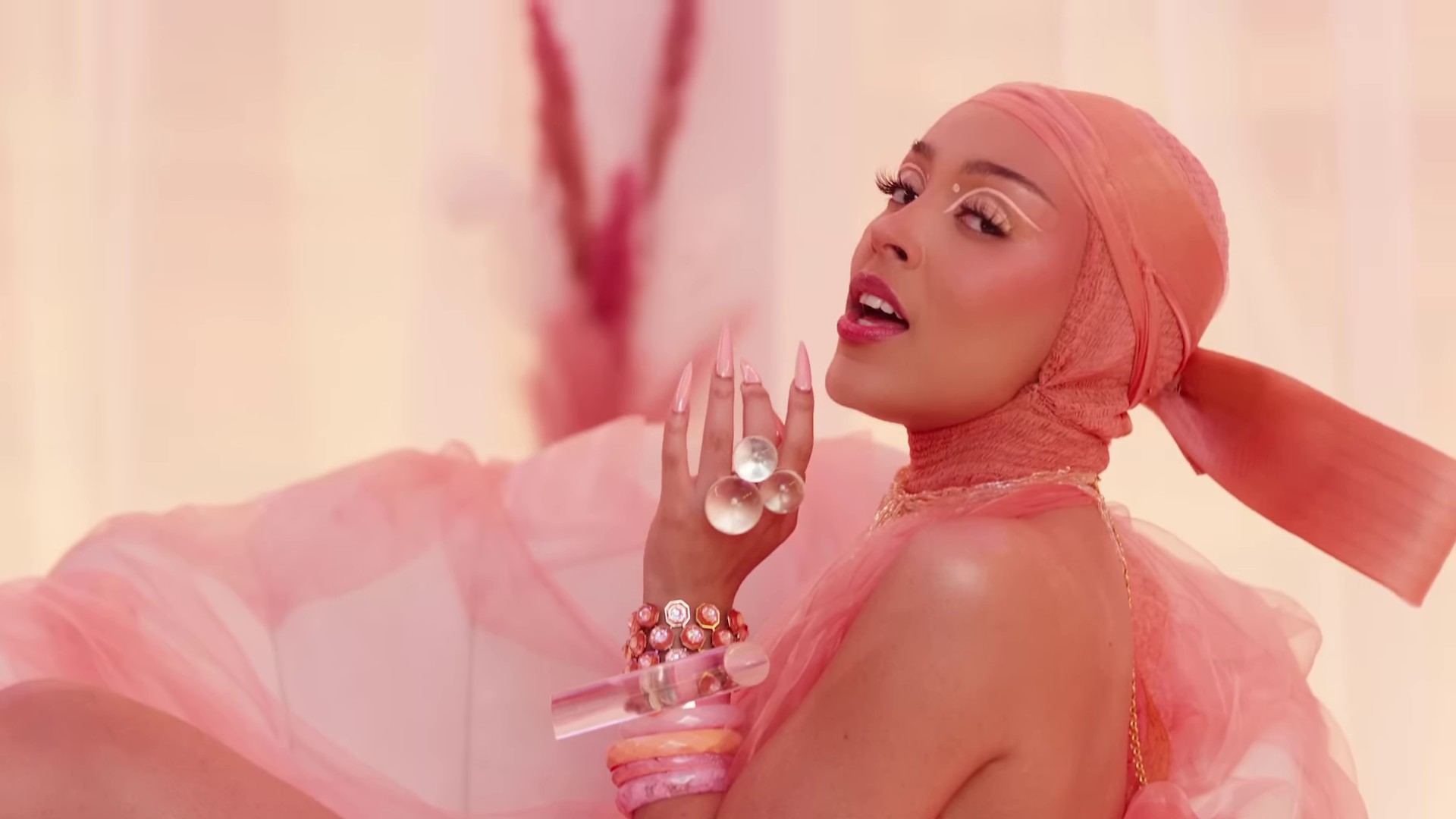 Kiss Me More (2021) —  shot,  lighting