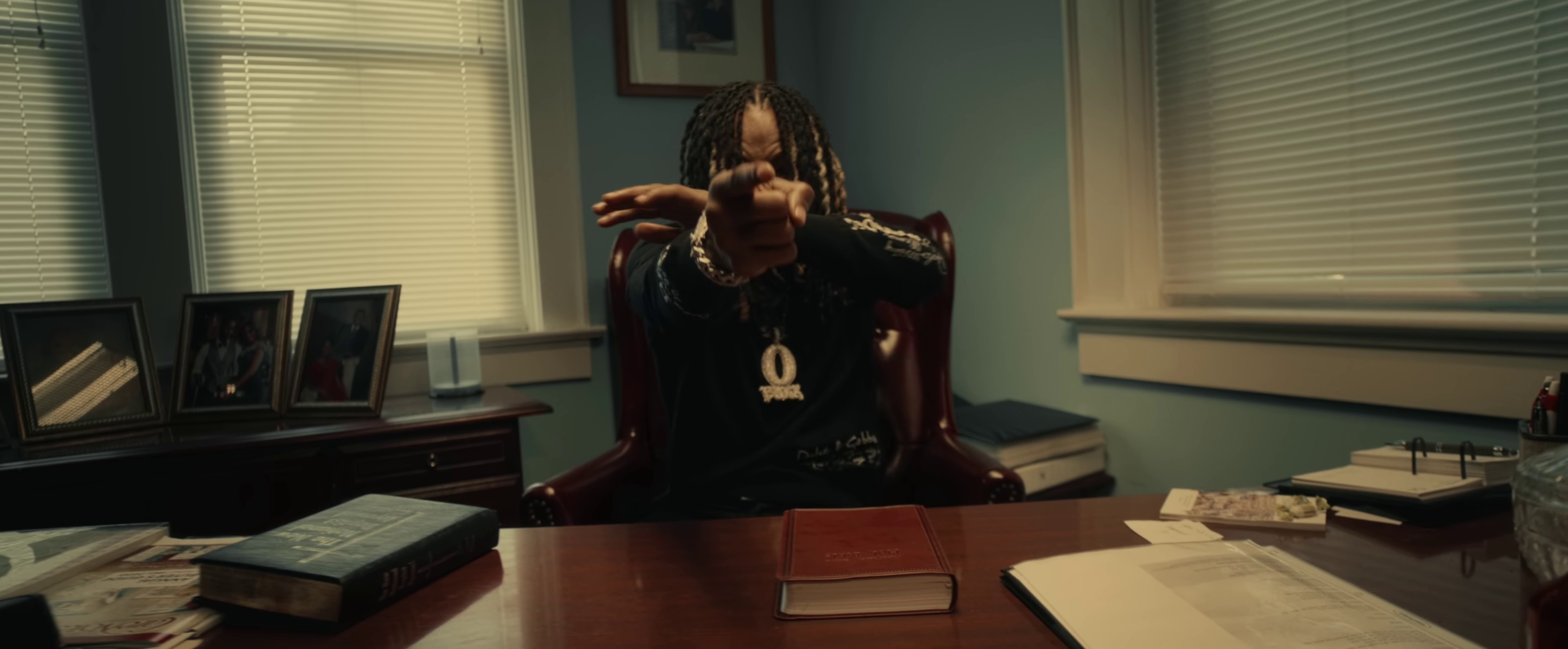 Don't Miss  (2023) —  shot,  lighting