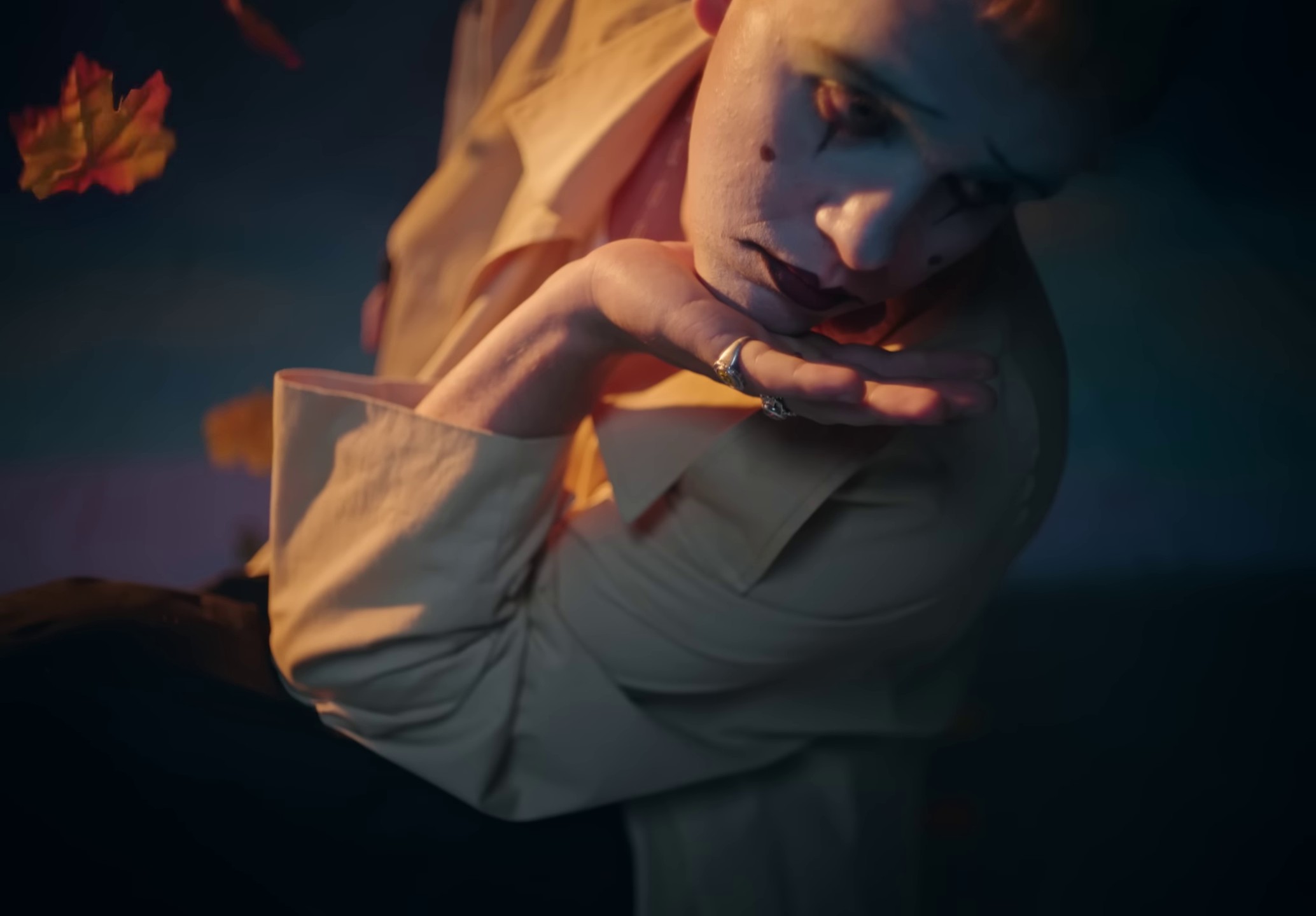 Facile (2023) —  shot,  lighting