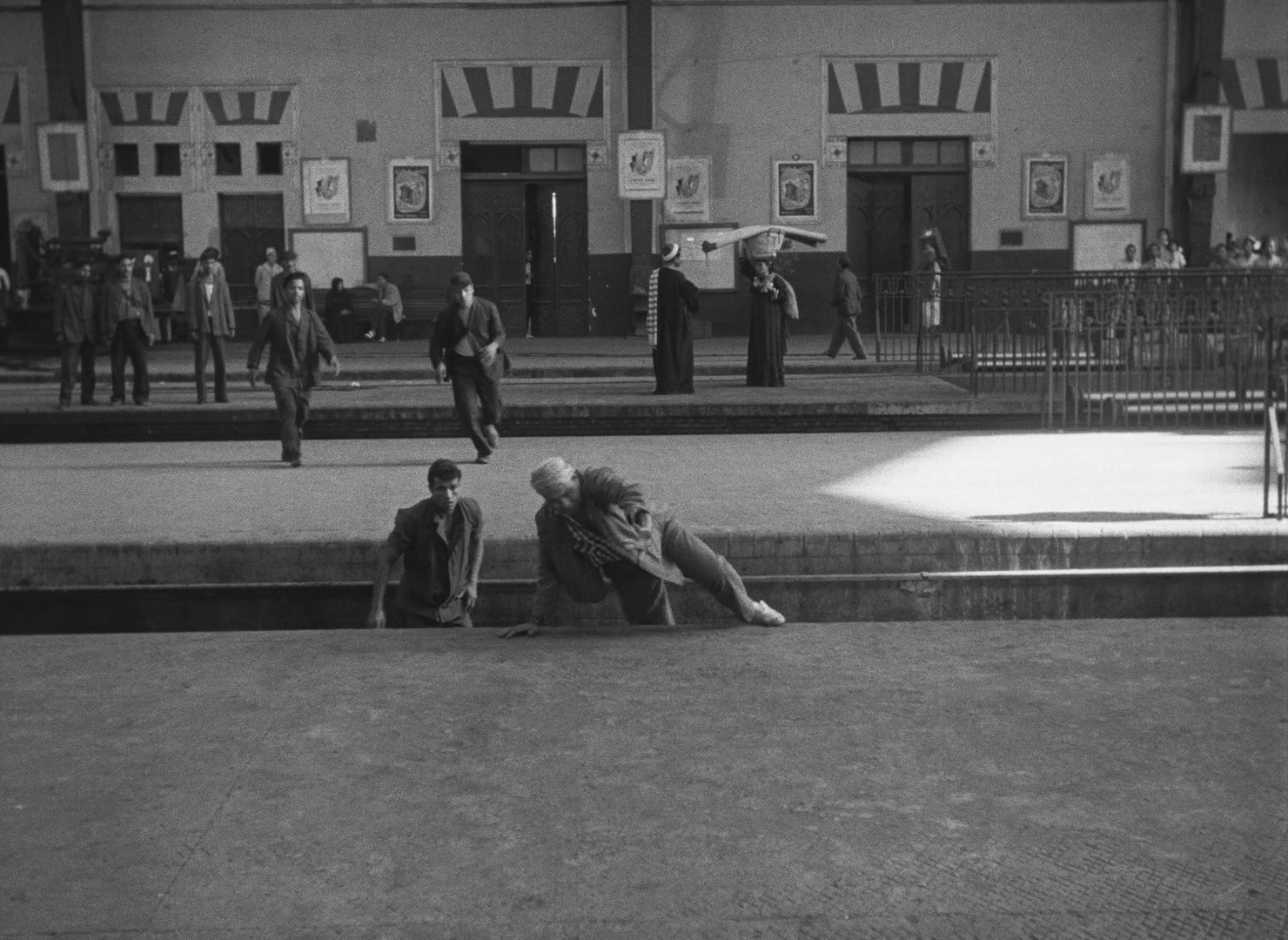 Cairo Station (1962) —  shot,  lighting