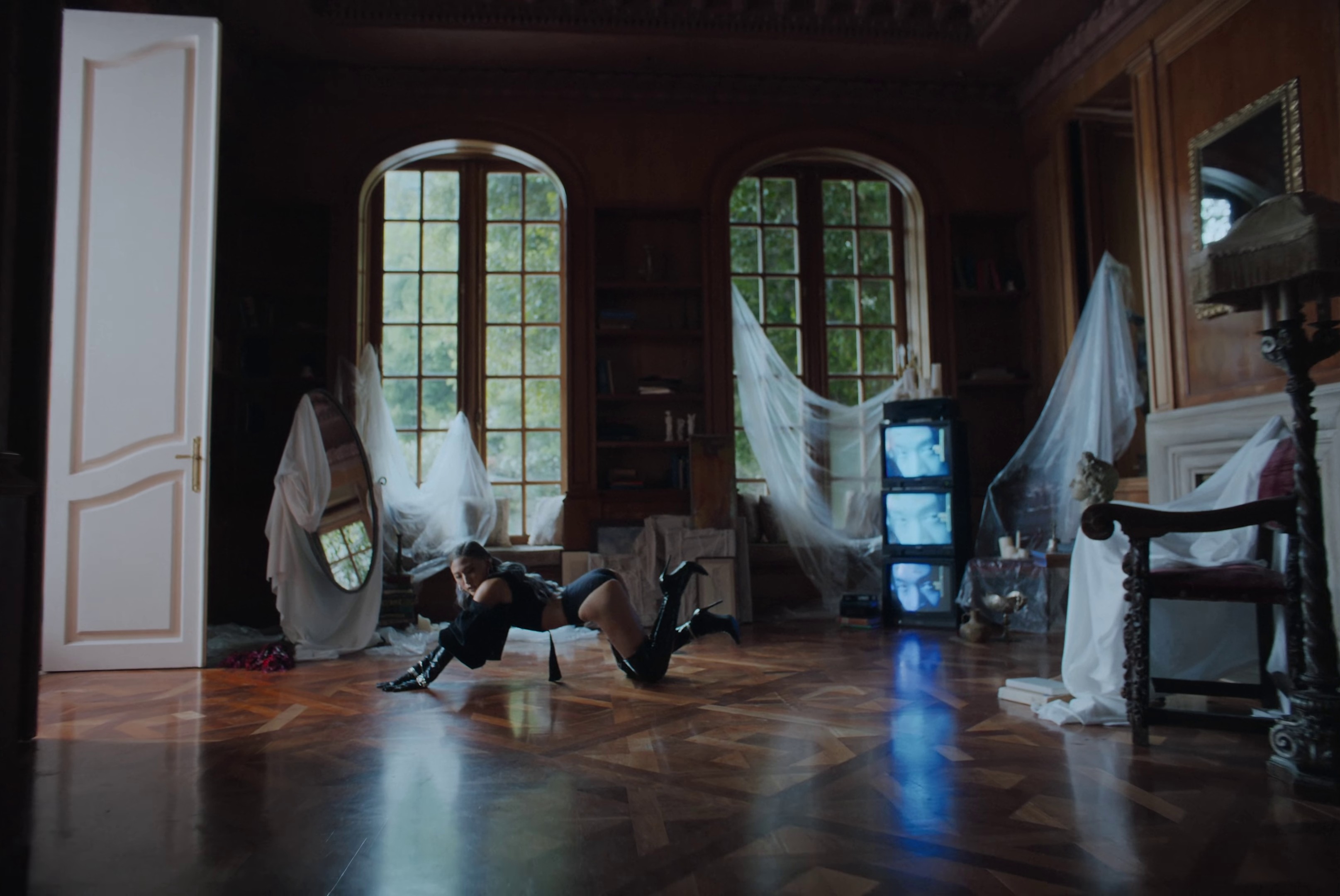 SOMEBODY (2021) —  shot,  lighting