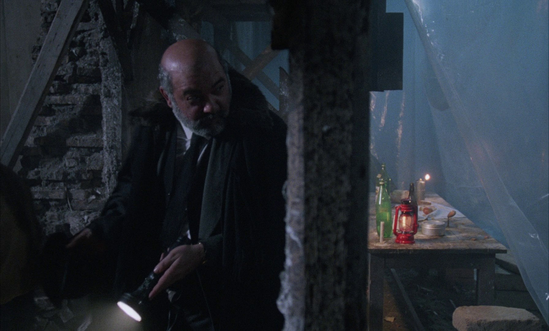 The Voice of the Moon (1990) —  shot,  lighting